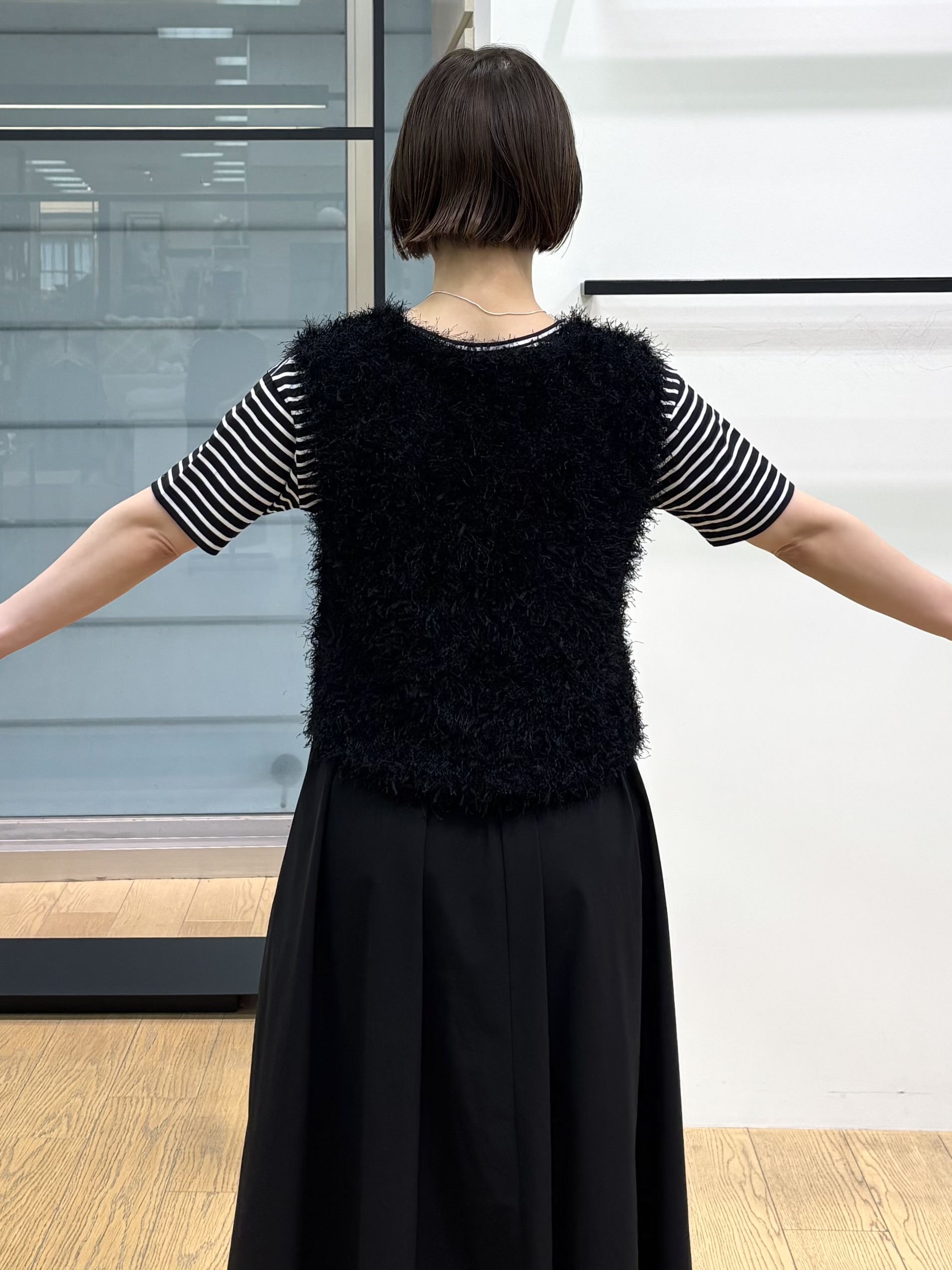 asamiさんの「INDIVI｜【洗える】ファンシーヤーンVネックニットベスト」を使ったコーディネート