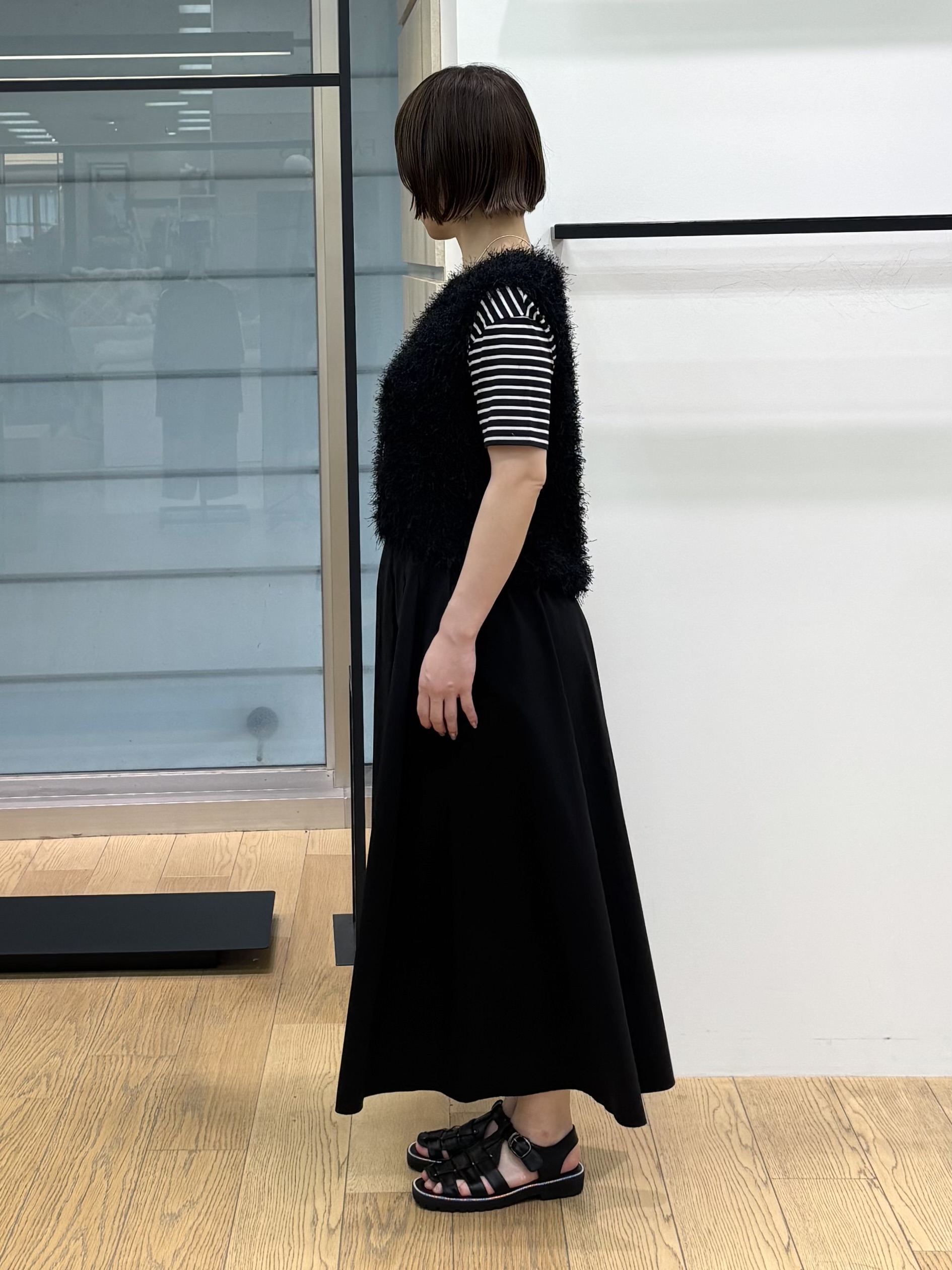 asamiさんの「INDIVI｜【洗える】ファンシーヤーンVネックニットベスト」を使ったコーディネート
