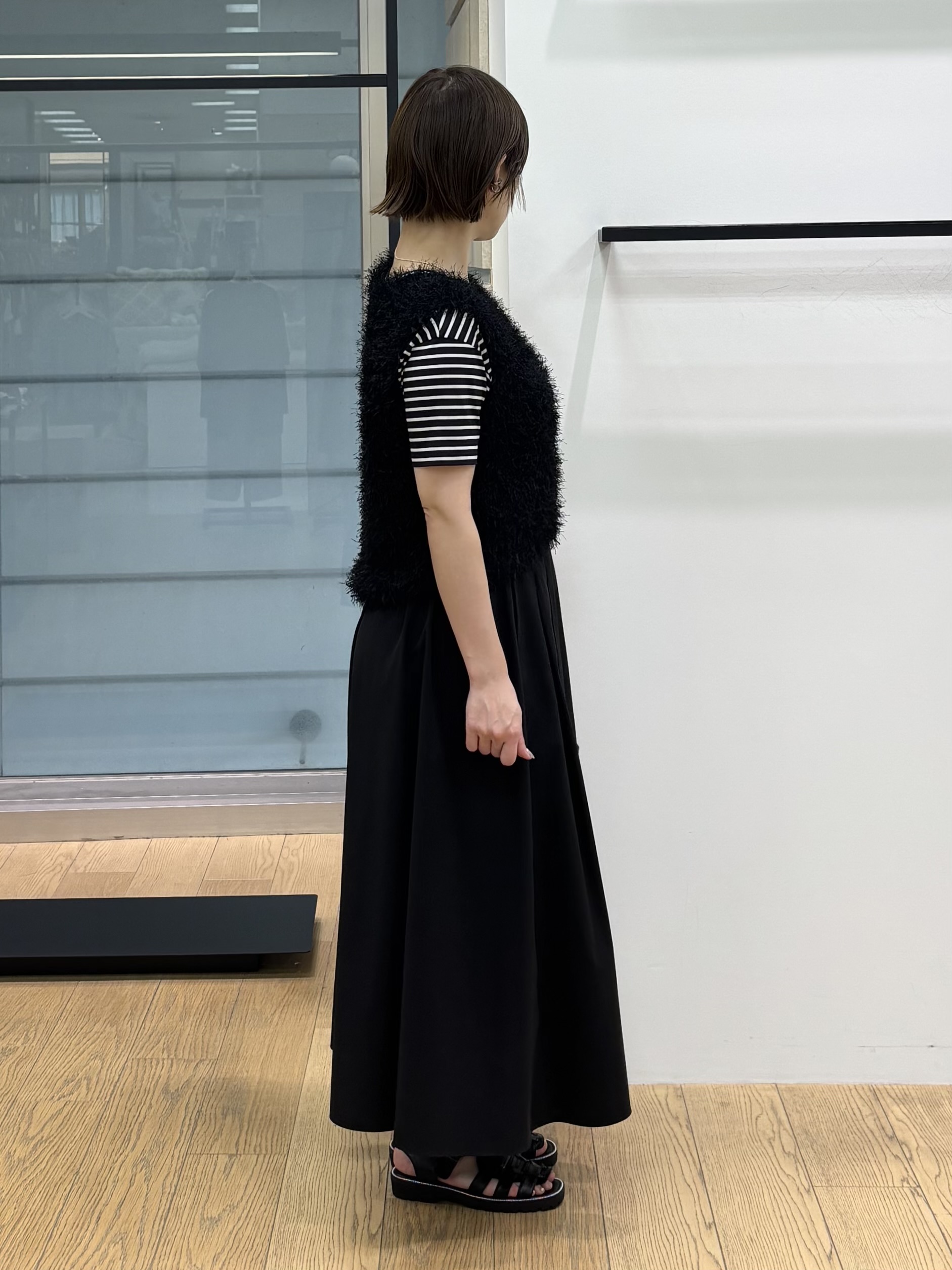 asamiさんの「INDIVI｜【洗える】ファンシーヤーンVネックニットベスト」を使ったコーディネート