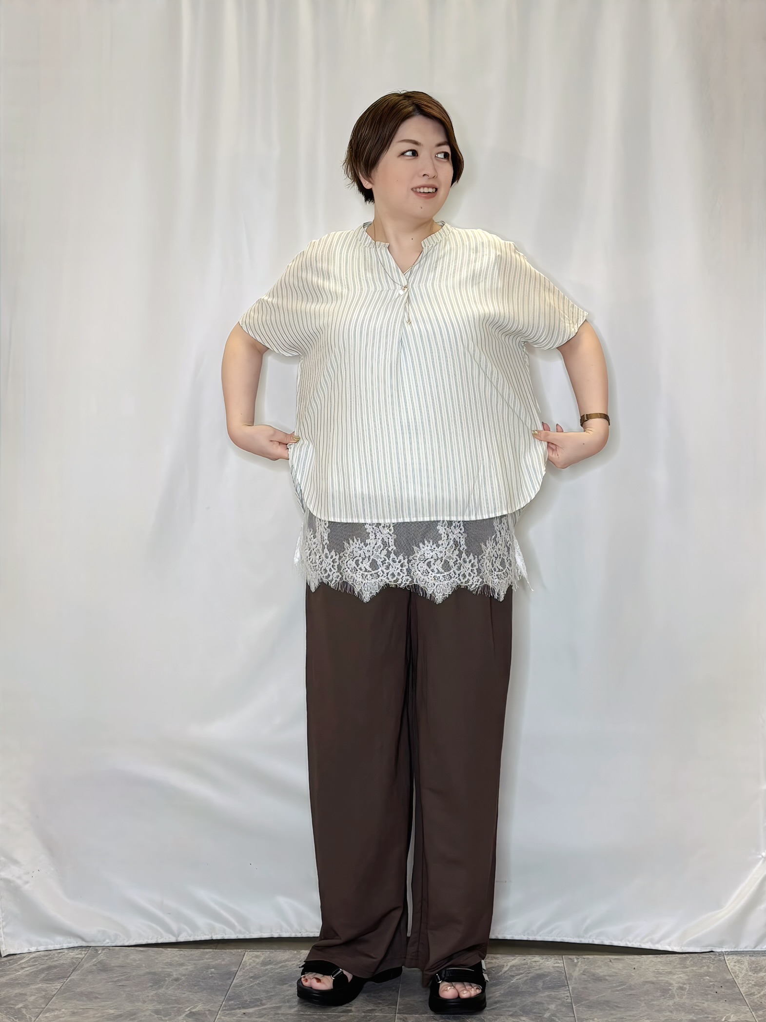 たみさんの「SHOO･LA･RUE｜【洗濯機可/体型カバー】とろみタックスキッパーブラウス」を使ったコーディネート