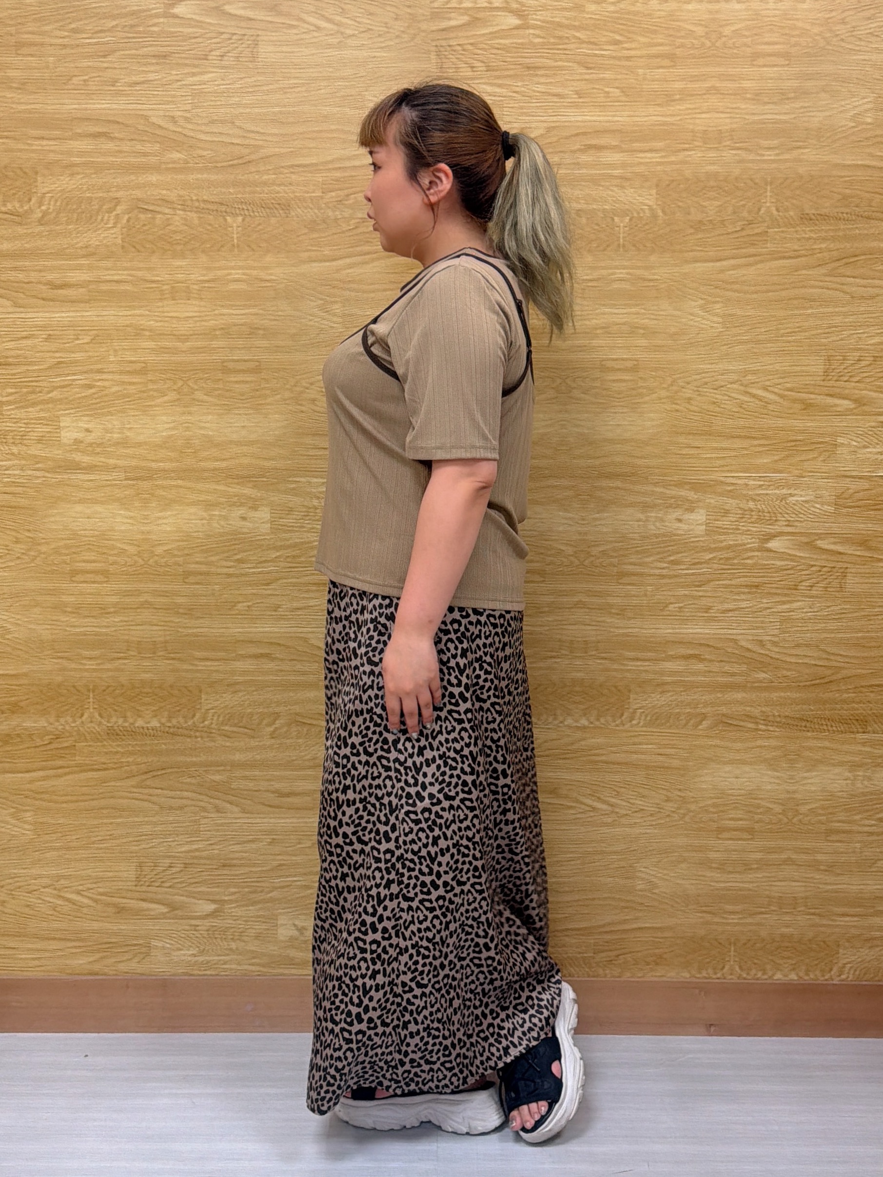 ぁむさんの「SHOO･LA･RUE｜【2点セット】ランダムテレコで細見え  配色使いTシャツ+キャミソール」を使ったコーディネート