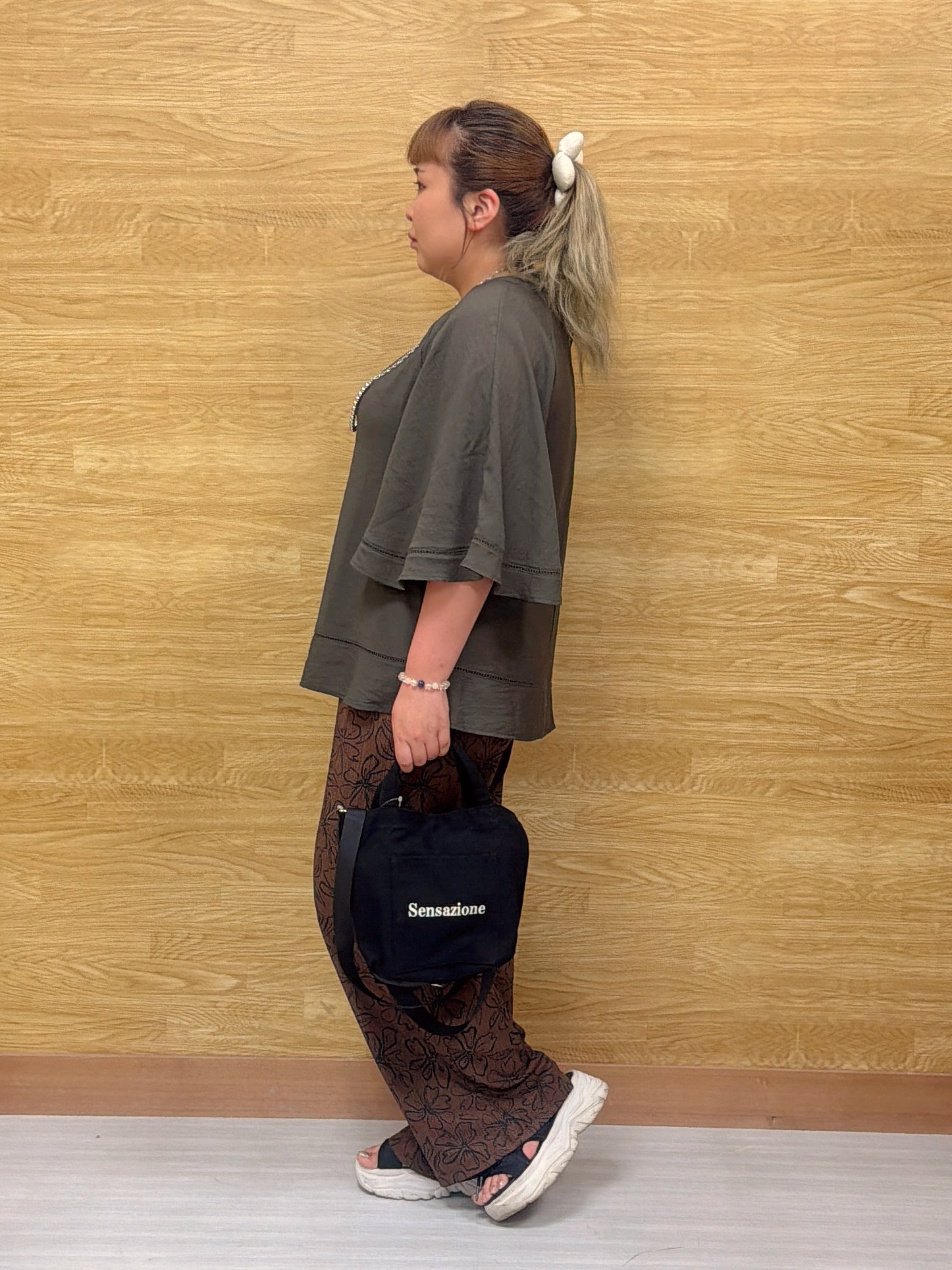 ぁむさんの「SHOO･LA･RUE｜【ひんやり/S-LL/体型カバー】はしごレースが涼し気な スラブポンチョ風ブラウス」を使ったコーディネート