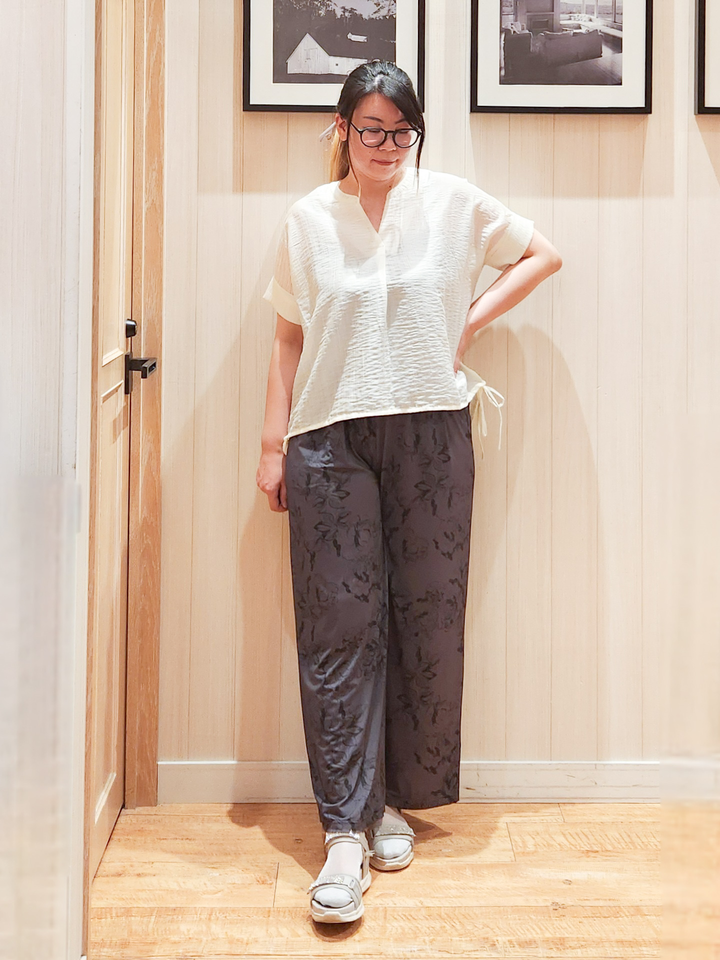 れーやんさんの「SHOO･LA･RUE｜【高レビュー/体型カバー】インせず着られる スキッパー裾リボンブラウス」を使ったコーディネート