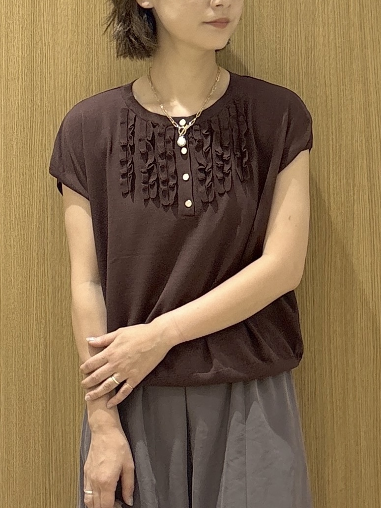 たけねぇさんの「OPAQUE.CLIP｜【接触冷感／UV】フリルフレンチスリーブニット《洗濯機OK》」を使ったコーディネート