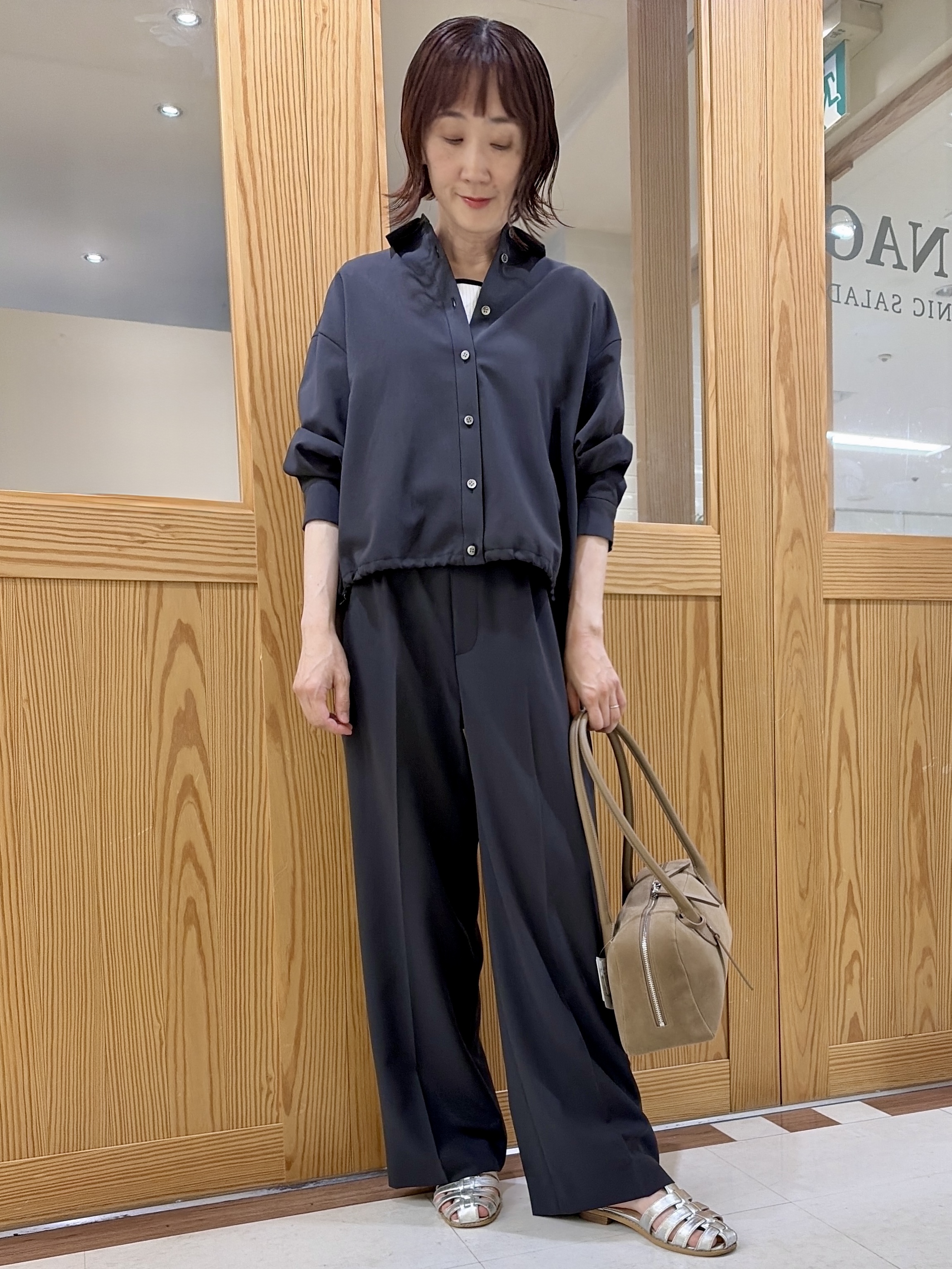 ゆうさんの「UNTITLED｜【セットアップ可/UVカット/接触冷感】エアリークールドロストシャツ」を使ったコーディネート