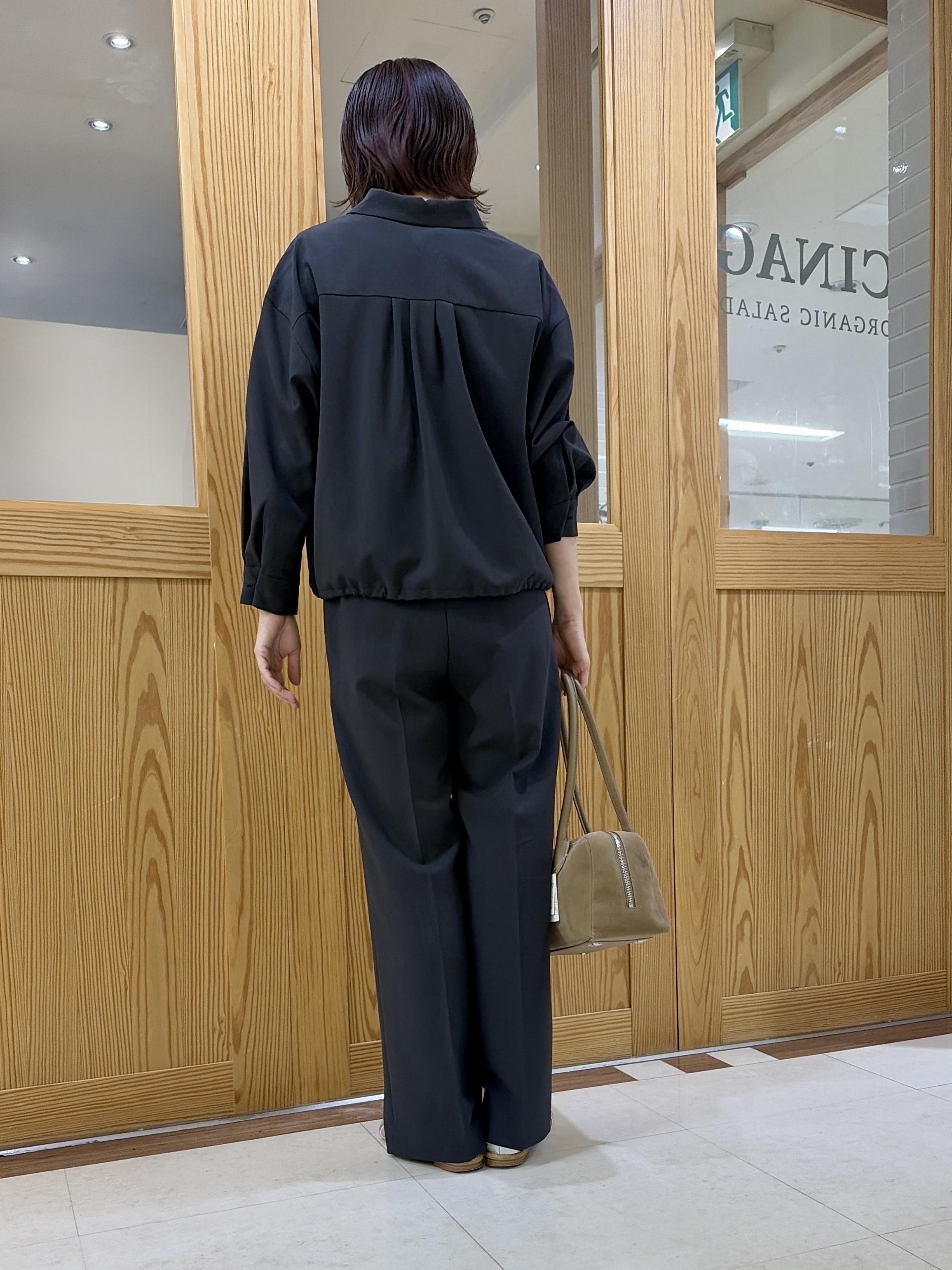 ゆうさんの「UNTITLED｜【セットアップ可/UVカット/接触冷感】エアリークールドロストシャツ」を使ったコーディネート