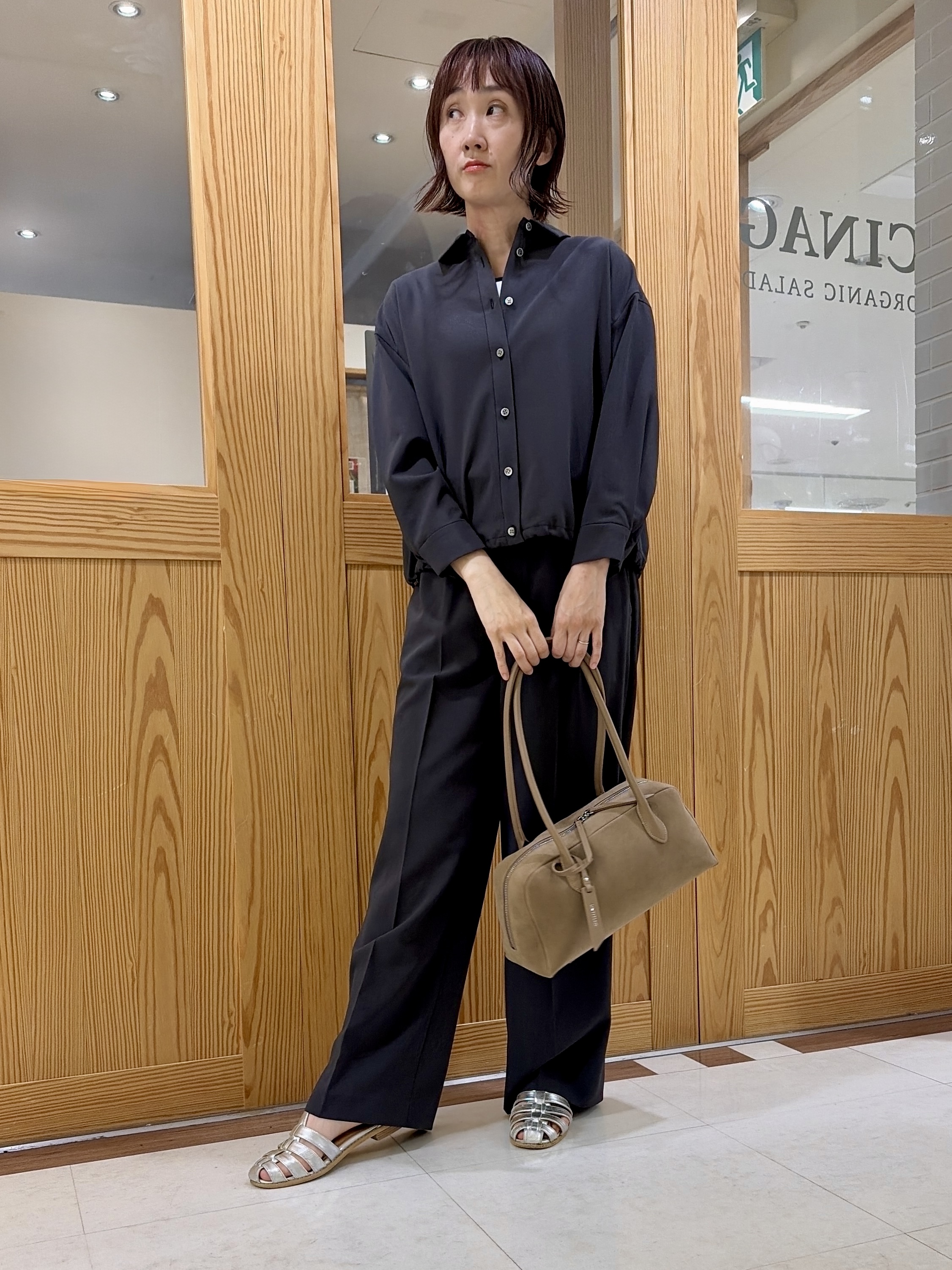ゆうさんの「UNTITLED｜【セットアップ可/UVカット/接触冷感】エアリークールドロストシャツ」を使ったコーディネート