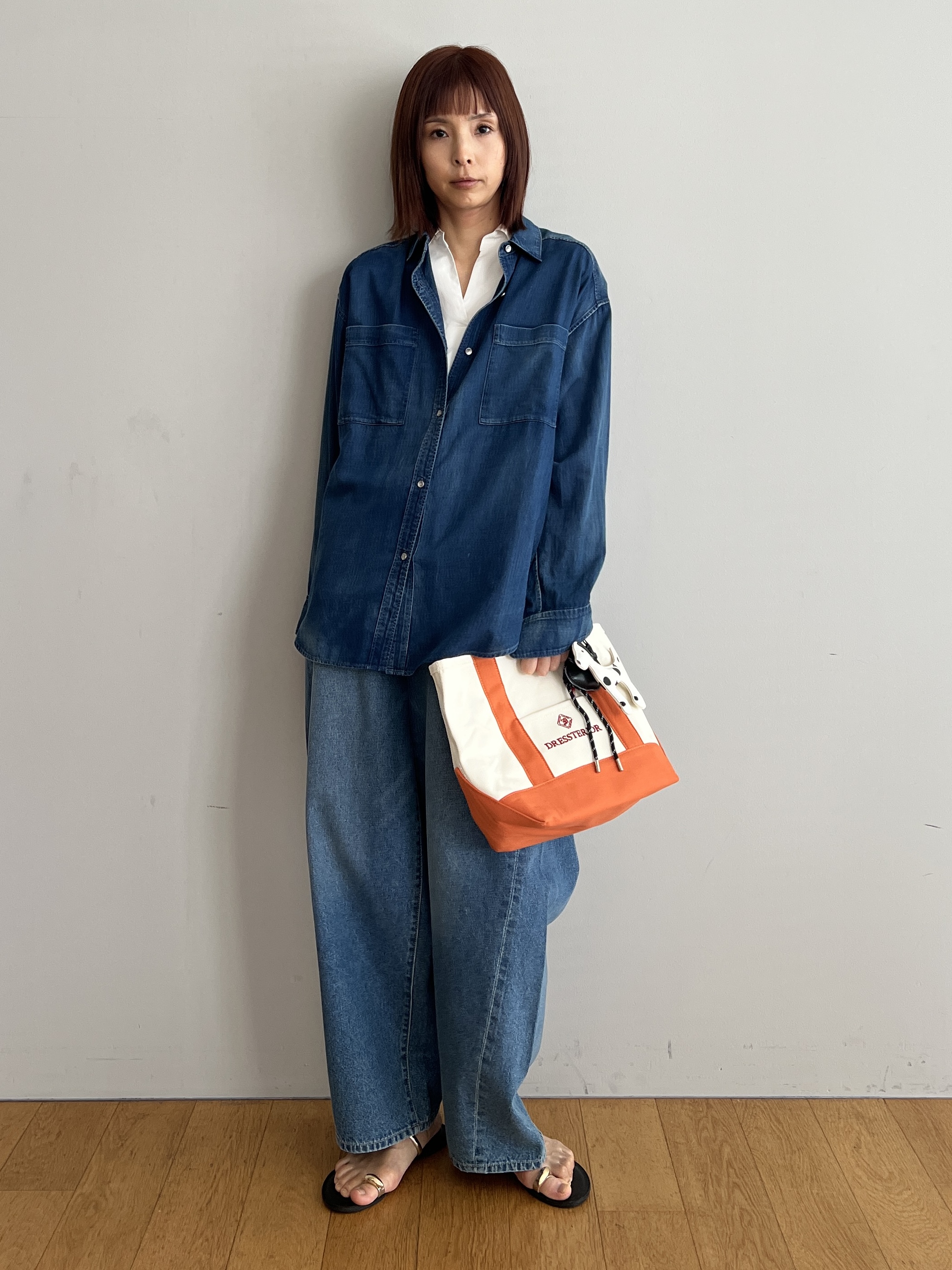 misaさんの「DRESSTERIOR｜【涼しく着映え】シアーデニムシャツ」を使ったコーディネート
