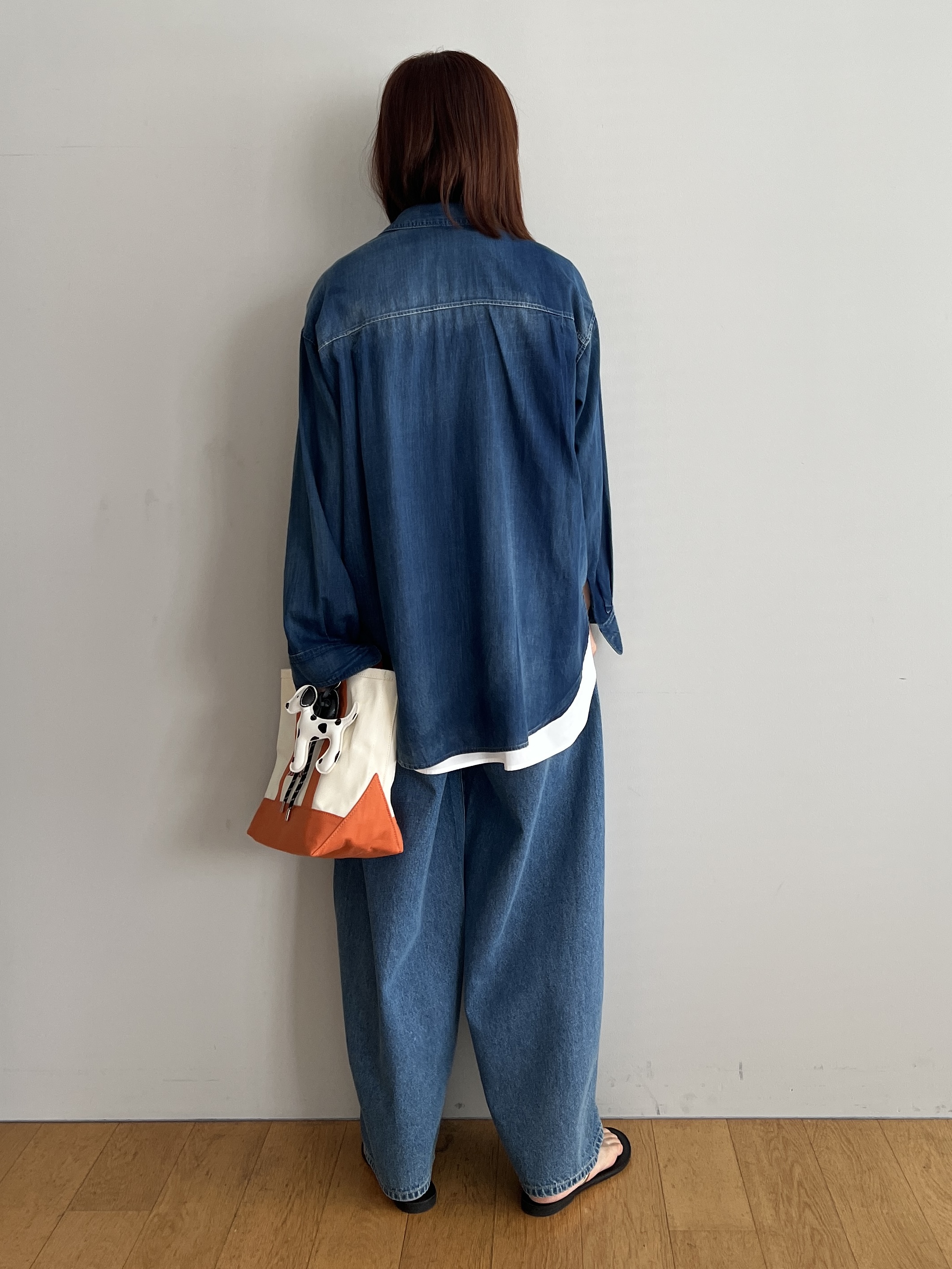 misaさんの「DRESSTERIOR｜【涼しく着映え】シアーデニムシャツ」を使ったコーディネート