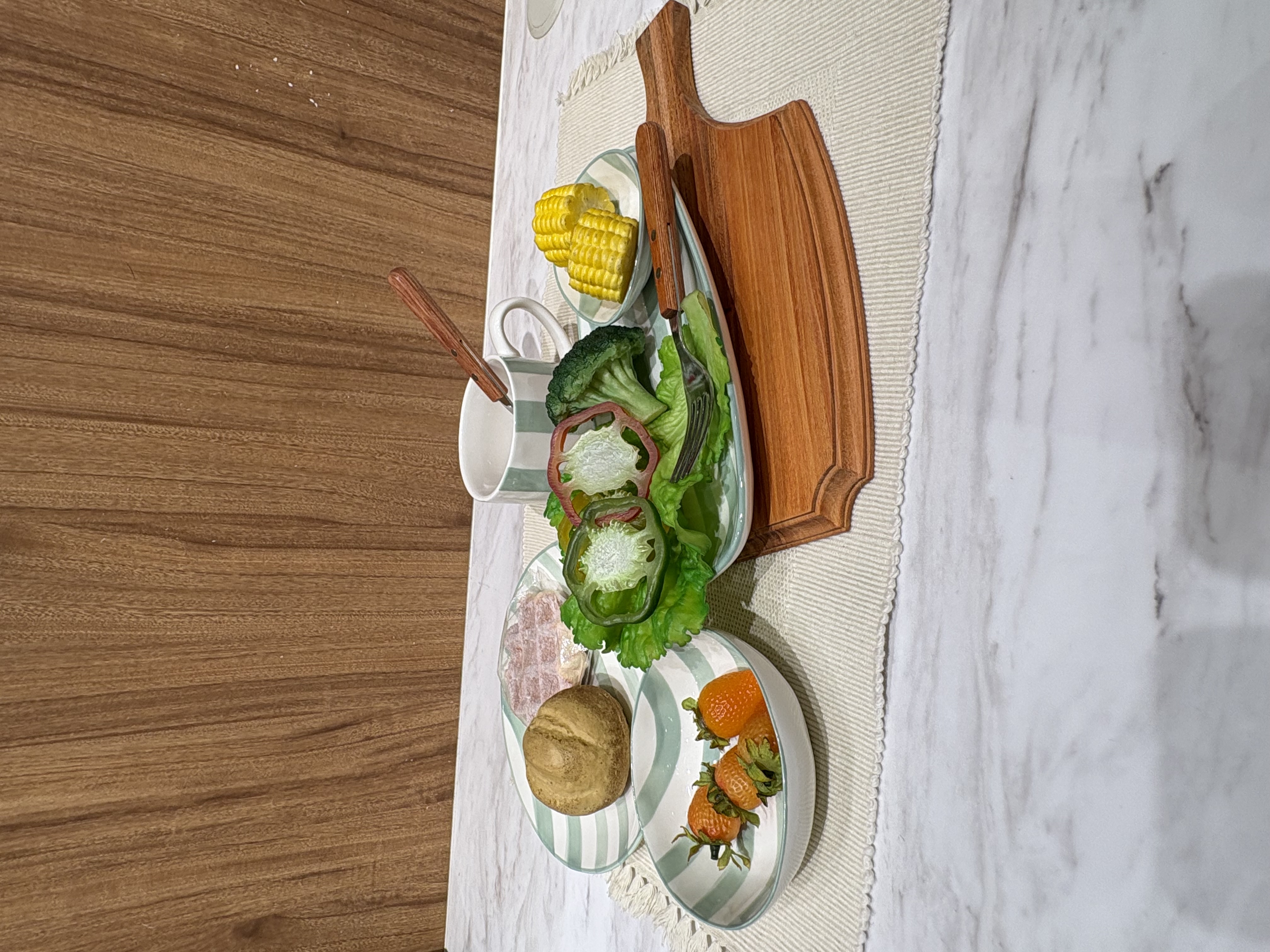 YUKOさんの「212 KITCHEN STORE｜ストライプ オーバルプレート GR」を使ったコーディネート