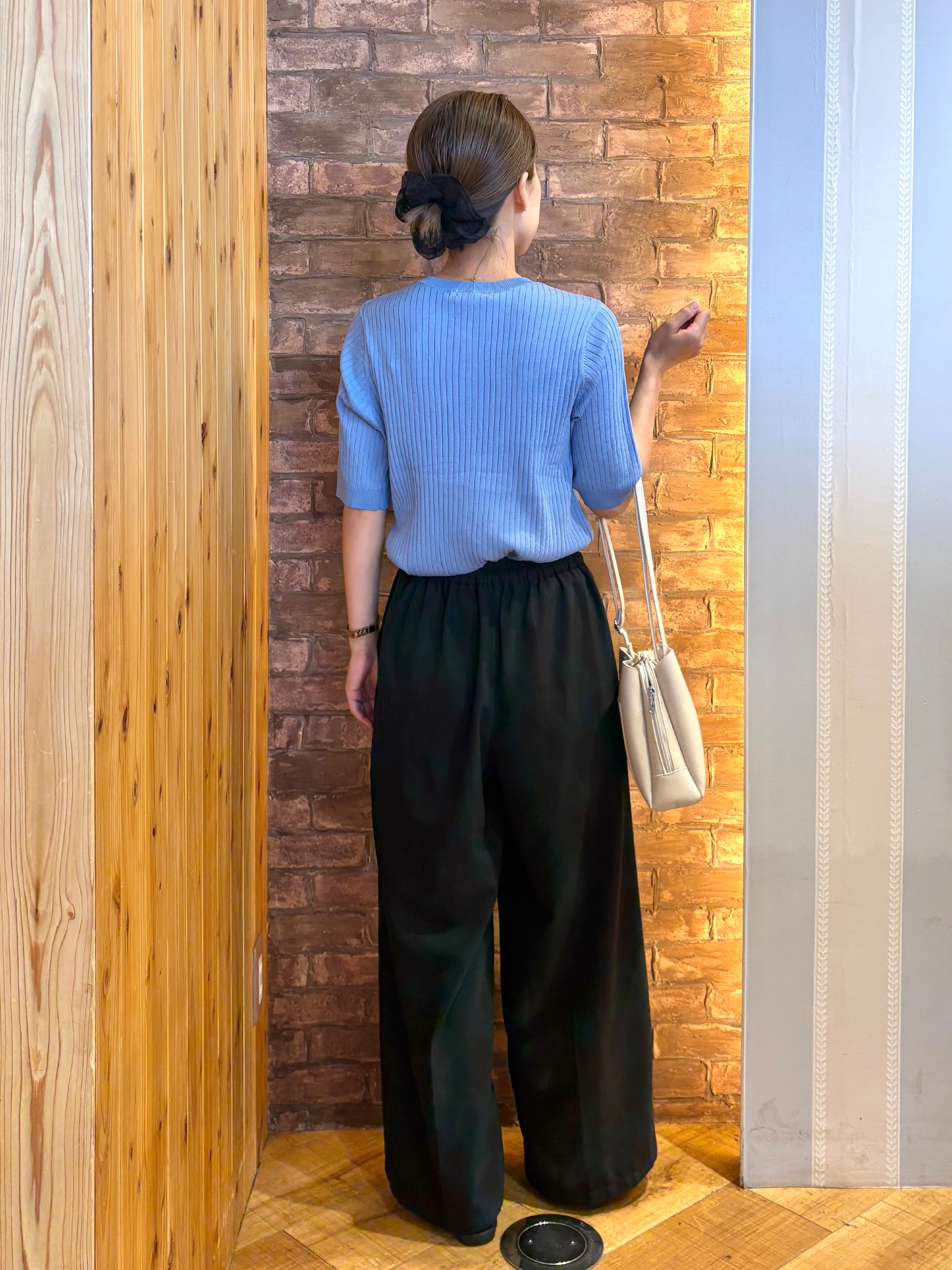 mieさんの「SHOO･LA･RUE｜【S-LL】抜け感ある着こなしに ヘンリーネック リブニット」を使ったコーディネート