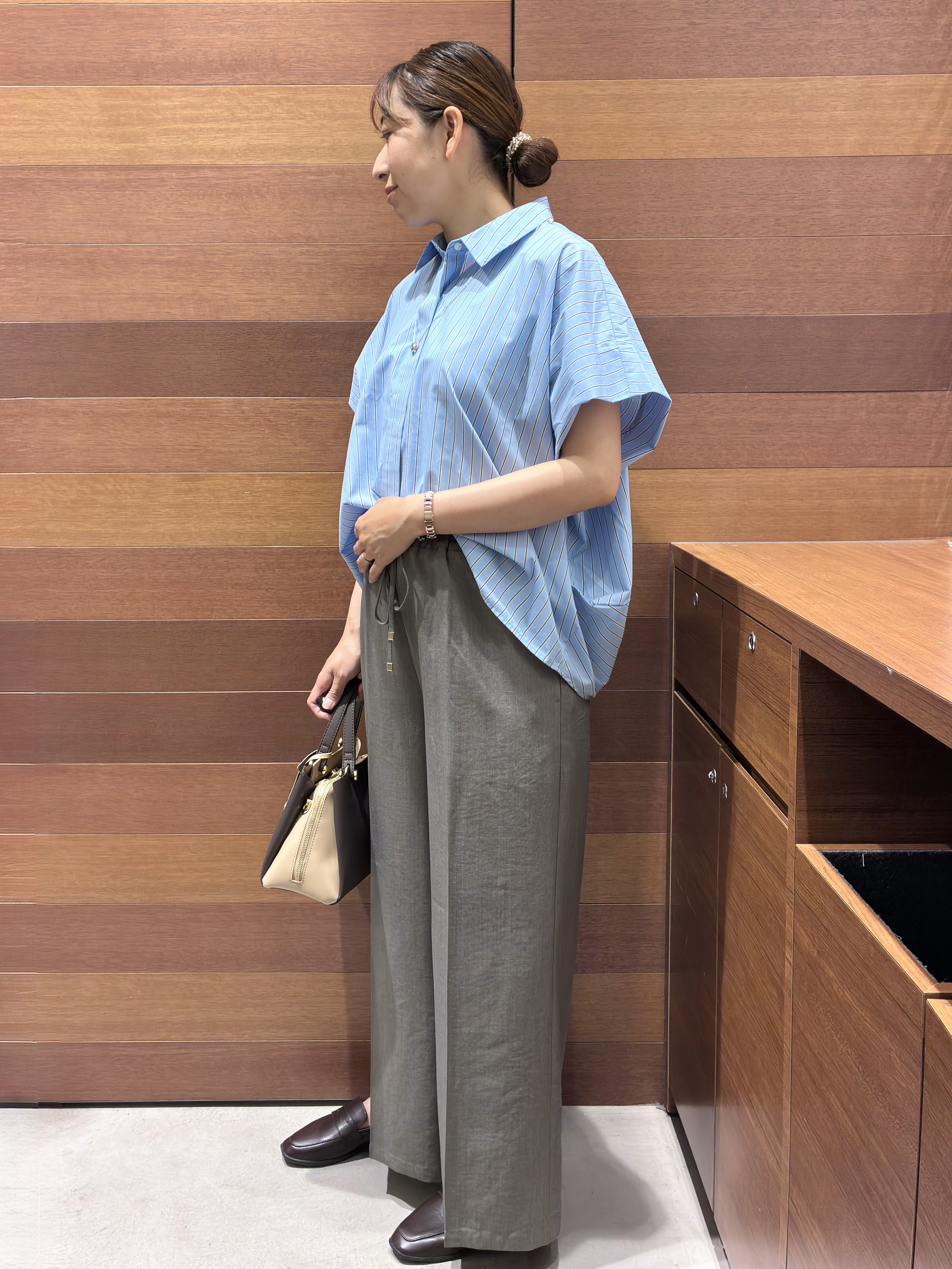 みりんさんの「OPAQUE.CLIP｜タックニュアンスフォルムシャツ【洗濯機OK】」を使ったコーディネート