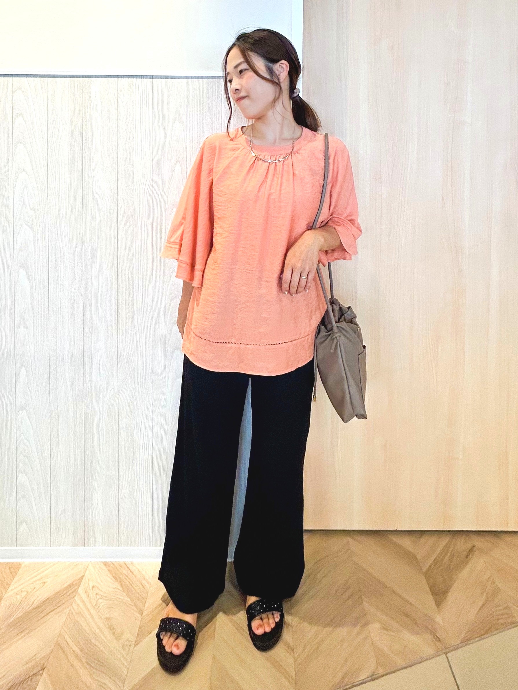 tomoさんの「SHOO･LA･RUE｜【ひんやり/S-LL/体型カバー】はしごレースが涼し気な スラブポンチョ風ブラウス」を使ったコーディネート