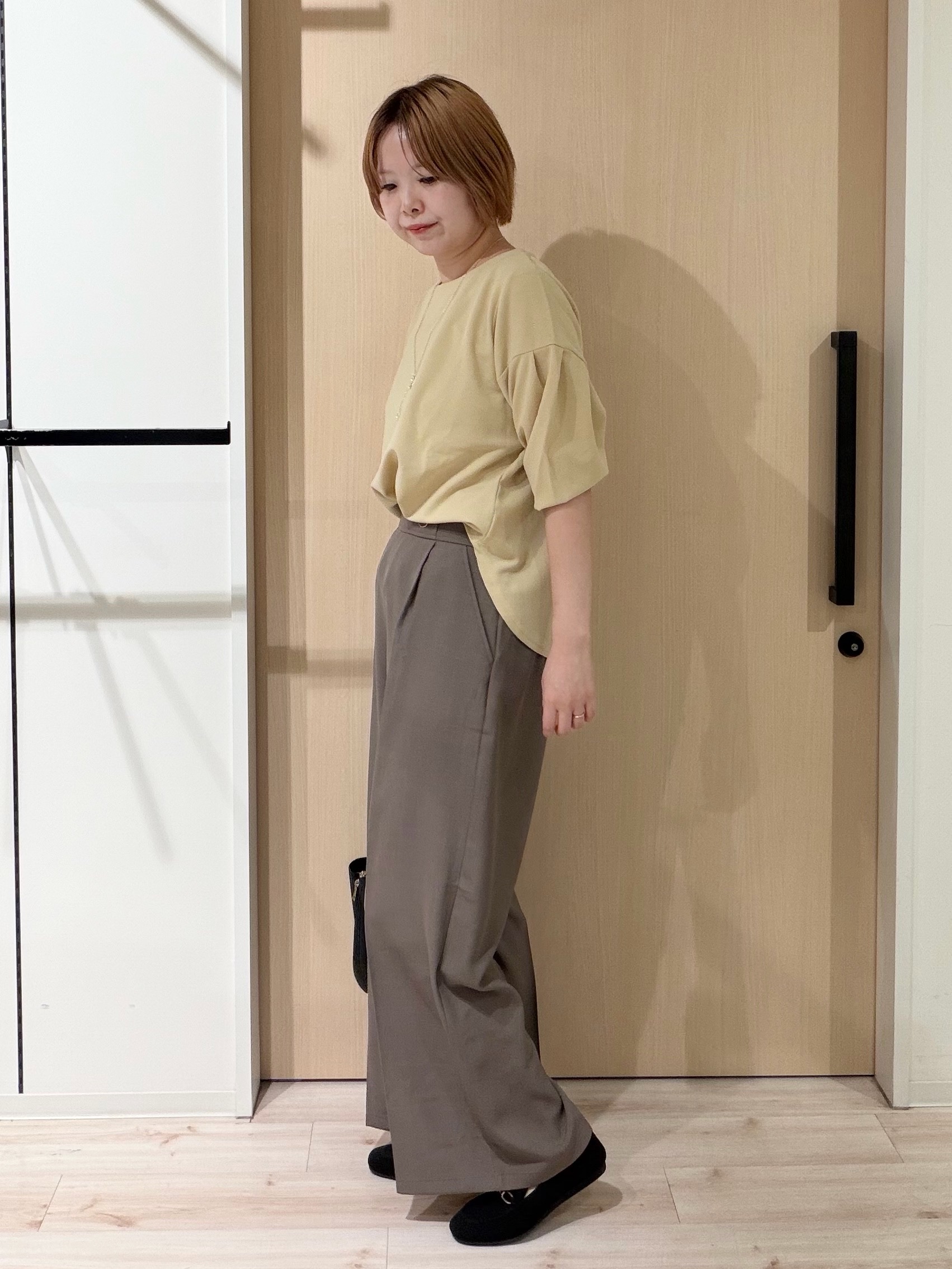 ひらしーさんの「SHOO･LA･RUE｜【着丈選べる/2点セット】大人のきれい見え ネックレス付き お袖タック8分袖トップス」を使ったコーディネート