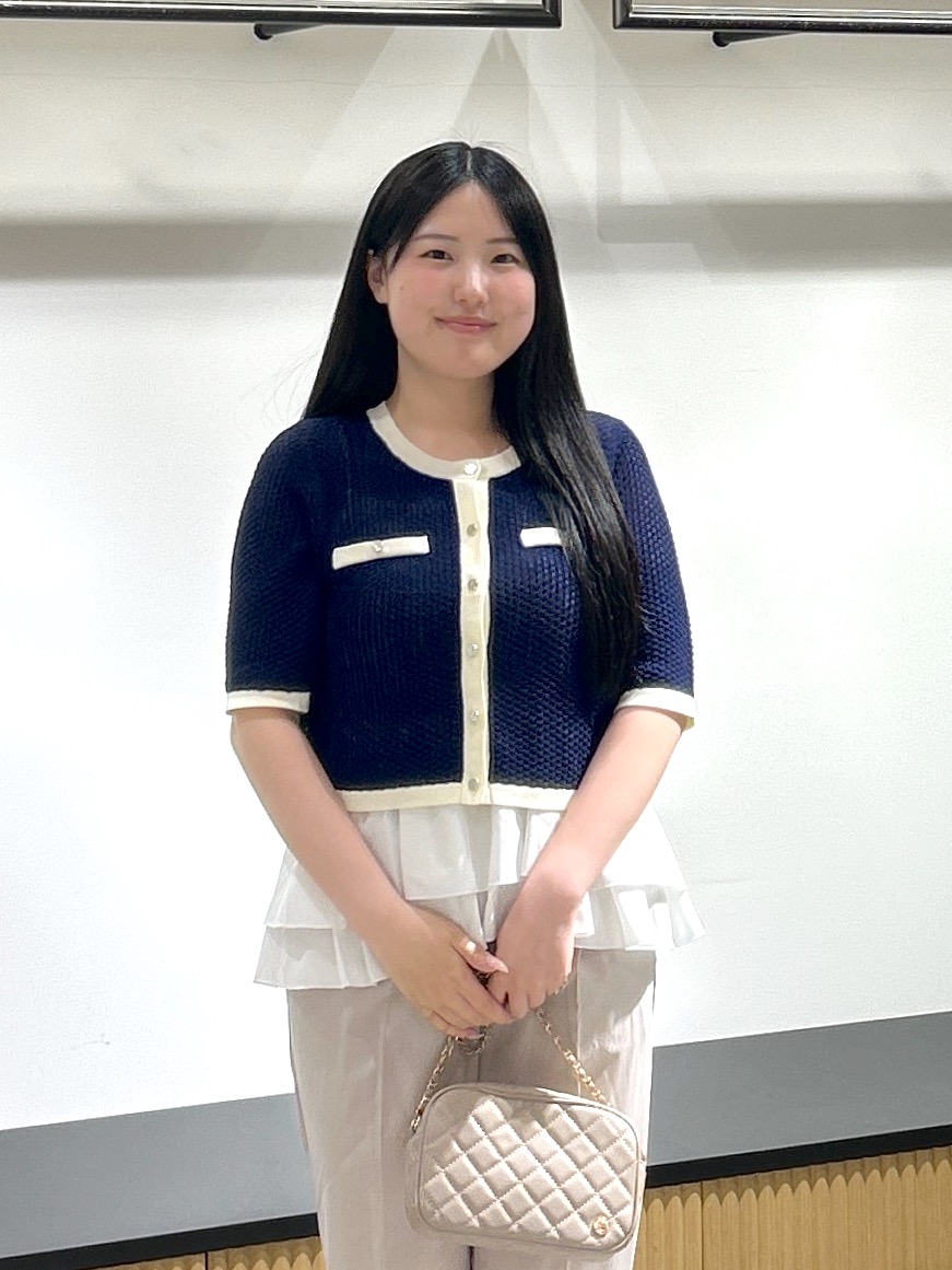 sayaさんの「OPAQUE.CLIP｜ペプラムキャミSETバイカラーカーディガン【洗濯機OK／抗ピリング】」を使ったコーディネート