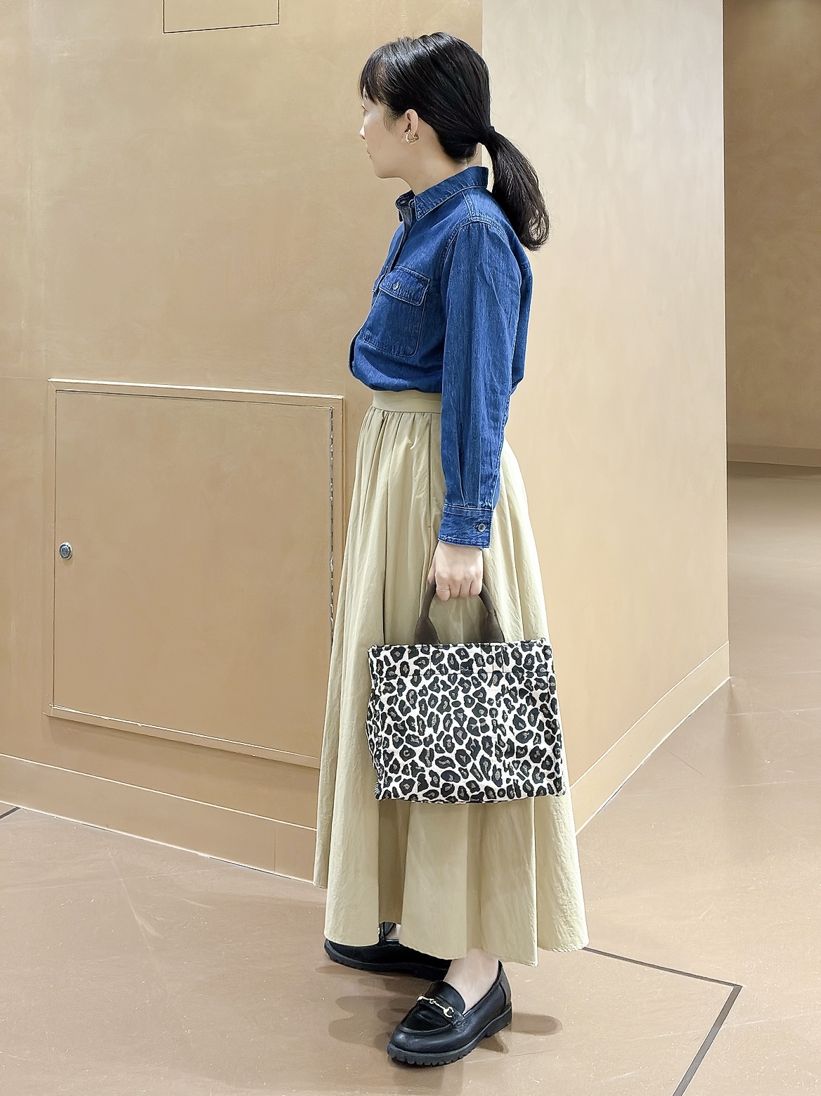 hattoriさんの「INDIVI｜【撥水／裏地なし軽量】ギャザーボリュームスカート」を使ったコーディネート