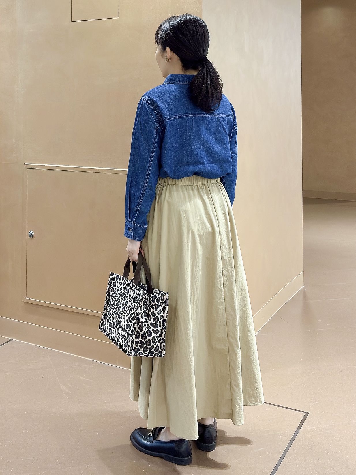 hattoriさんの「INDIVI｜【撥水／裏地なし軽量】ギャザーボリュームスカート」を使ったコーディネート