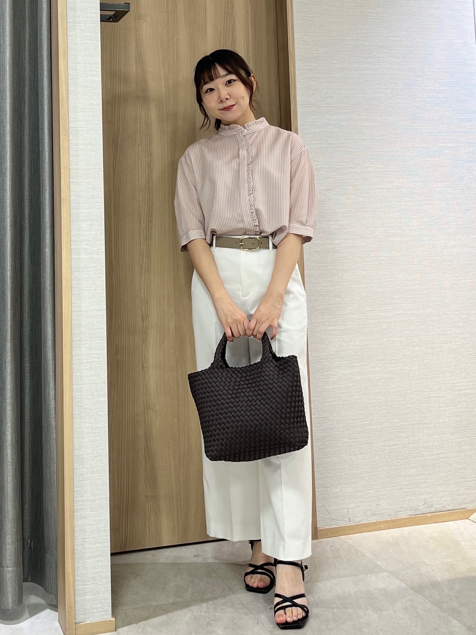 KAHOさんの「UNTITLED｜【接触冷感/通気性/洗える】スタンドカラーフリルブラウス」を使ったコーディネート
