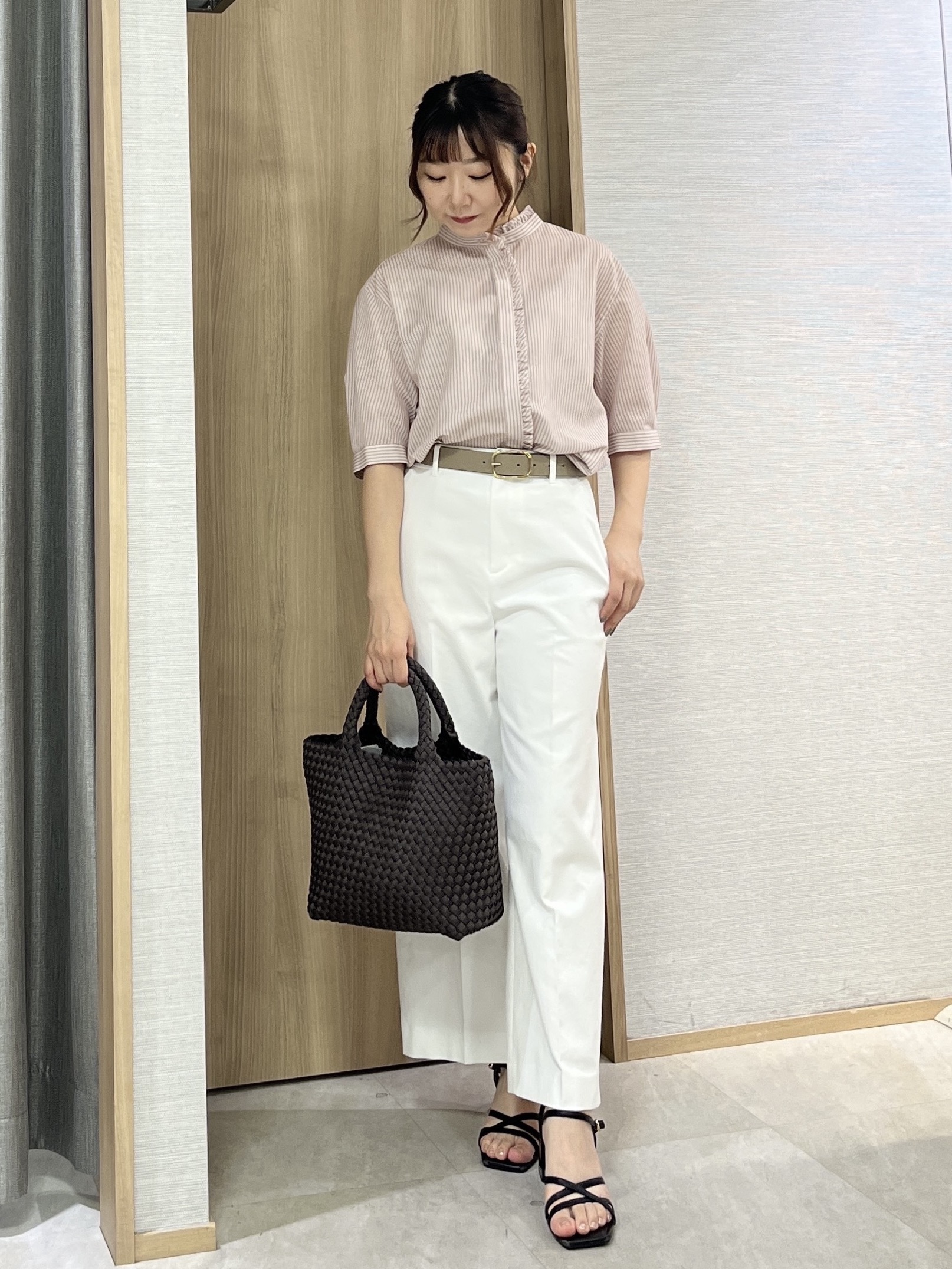 KAHOさんの「UNTITLED｜【接触冷感/通気性/洗える】スタンドカラーフリルブラウス」を使ったコーディネート