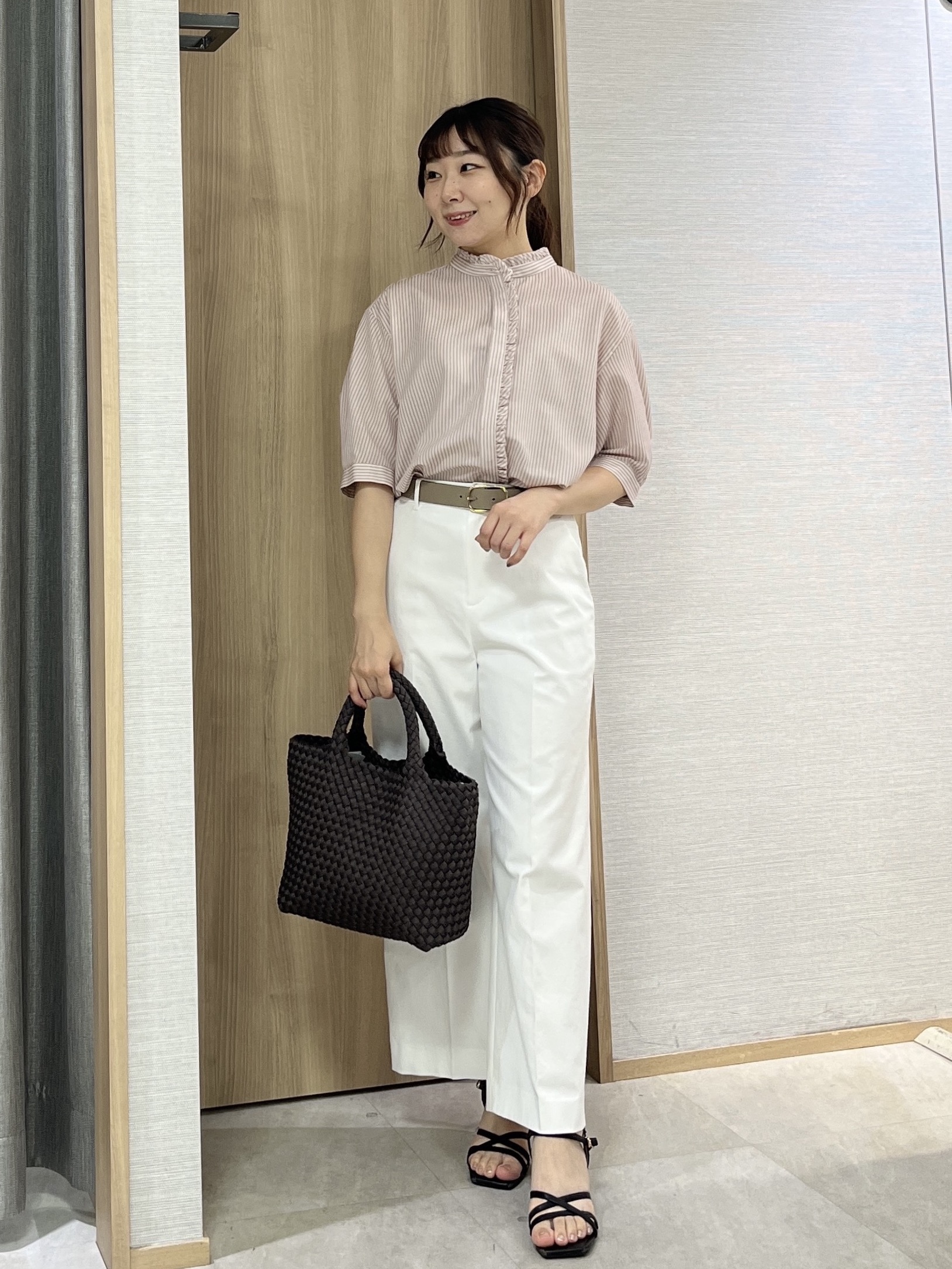KAHOさんの「UNTITLED｜【接触冷感/通気性/洗える】スタンドカラーフリルブラウス」を使ったコーディネート
