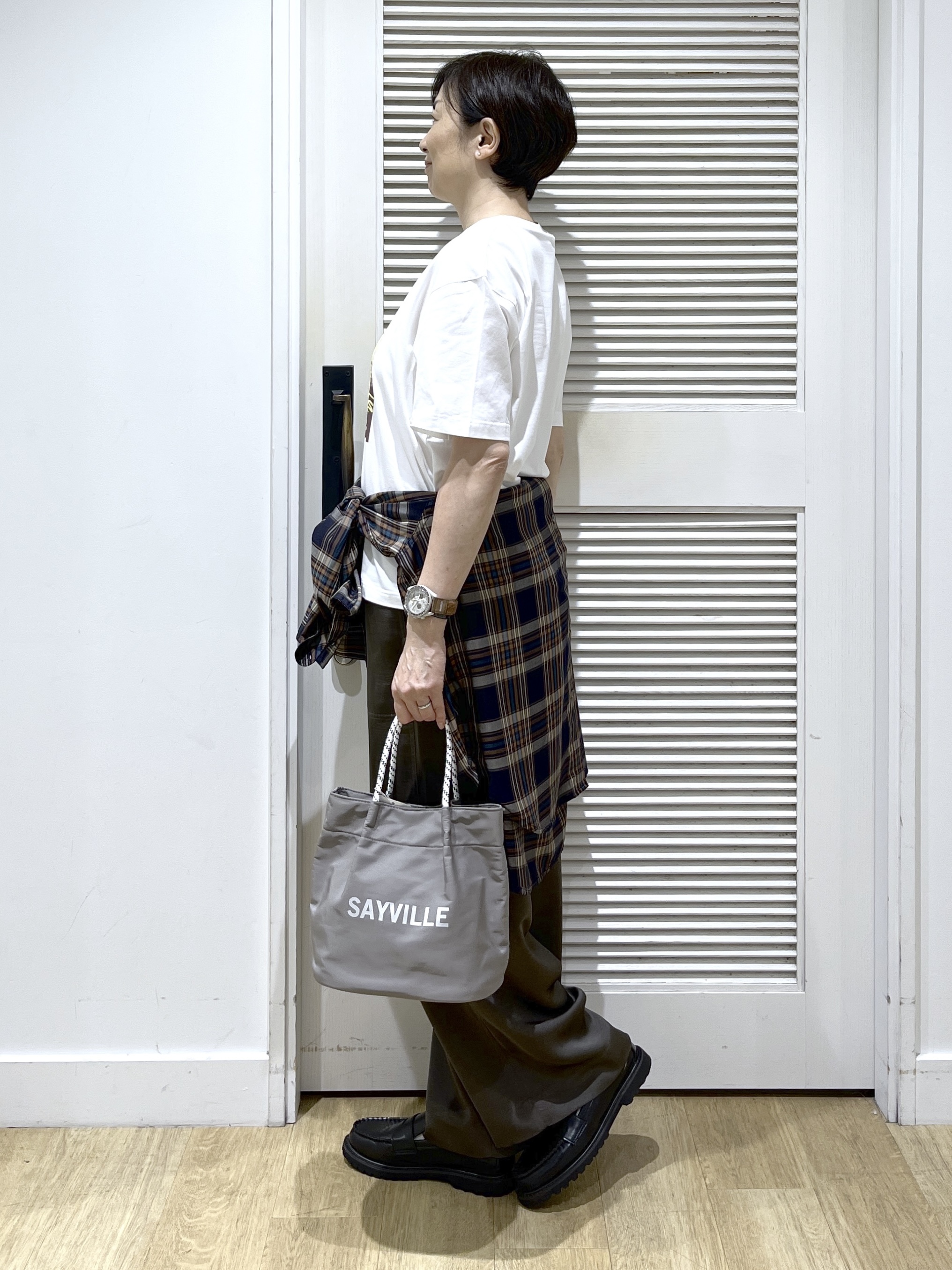 Miyazakiさんの「Dessin｜グラフィックデザイン Tシャツ」を使ったコーディネート