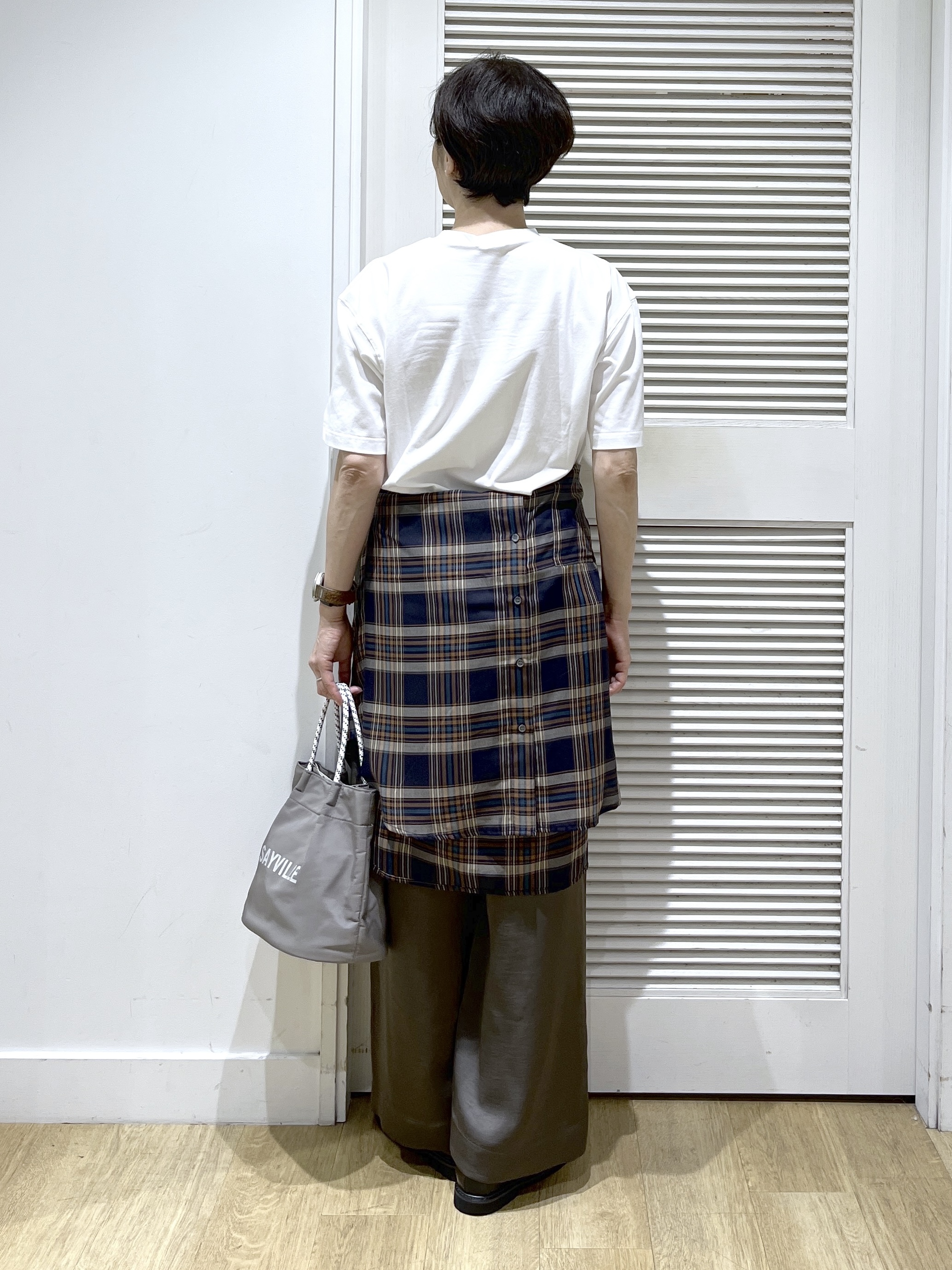 Miyazakiさんの「Dessin｜グラフィックデザイン Tシャツ」を使ったコーディネート