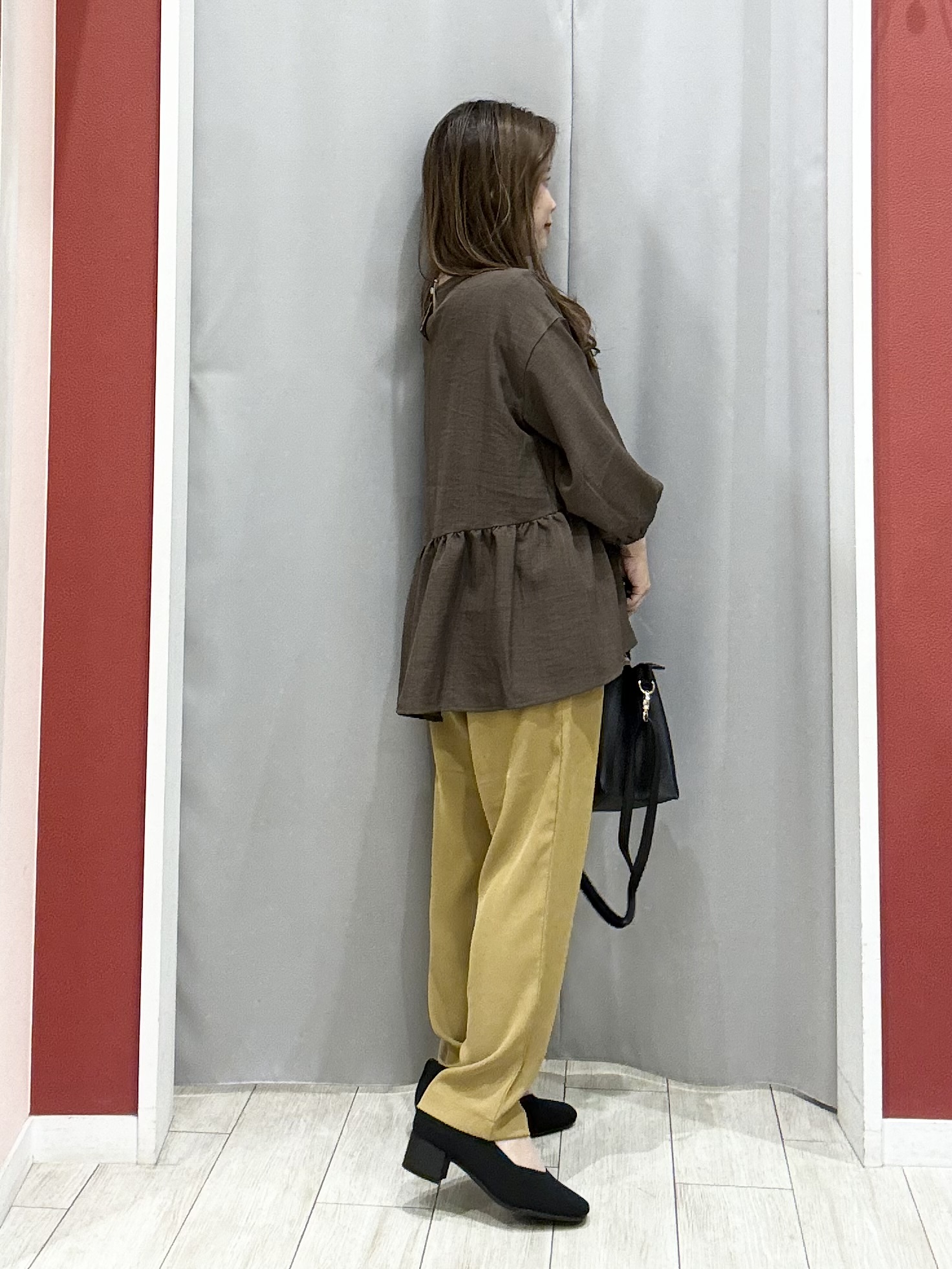 shioさんの「SHOO･LA･RUE｜【S-LL/洗濯機可/体型カバー】サイドギャザーで後ろも魅せる 7分袖ペプラムブラウス」を使ったコーディネート