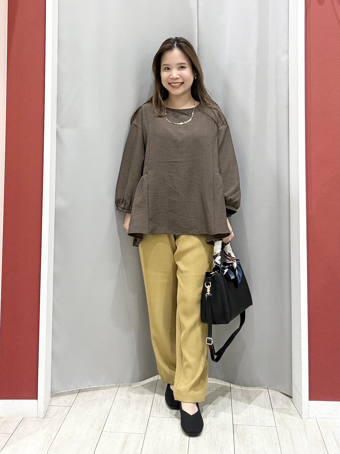 shioさんの「SHOO･LA･RUE｜【S-LL/洗濯機可/体型カバー】サイドギャザーで後ろも魅せる 7分袖ペプラムブラウス」を使ったコーディネート