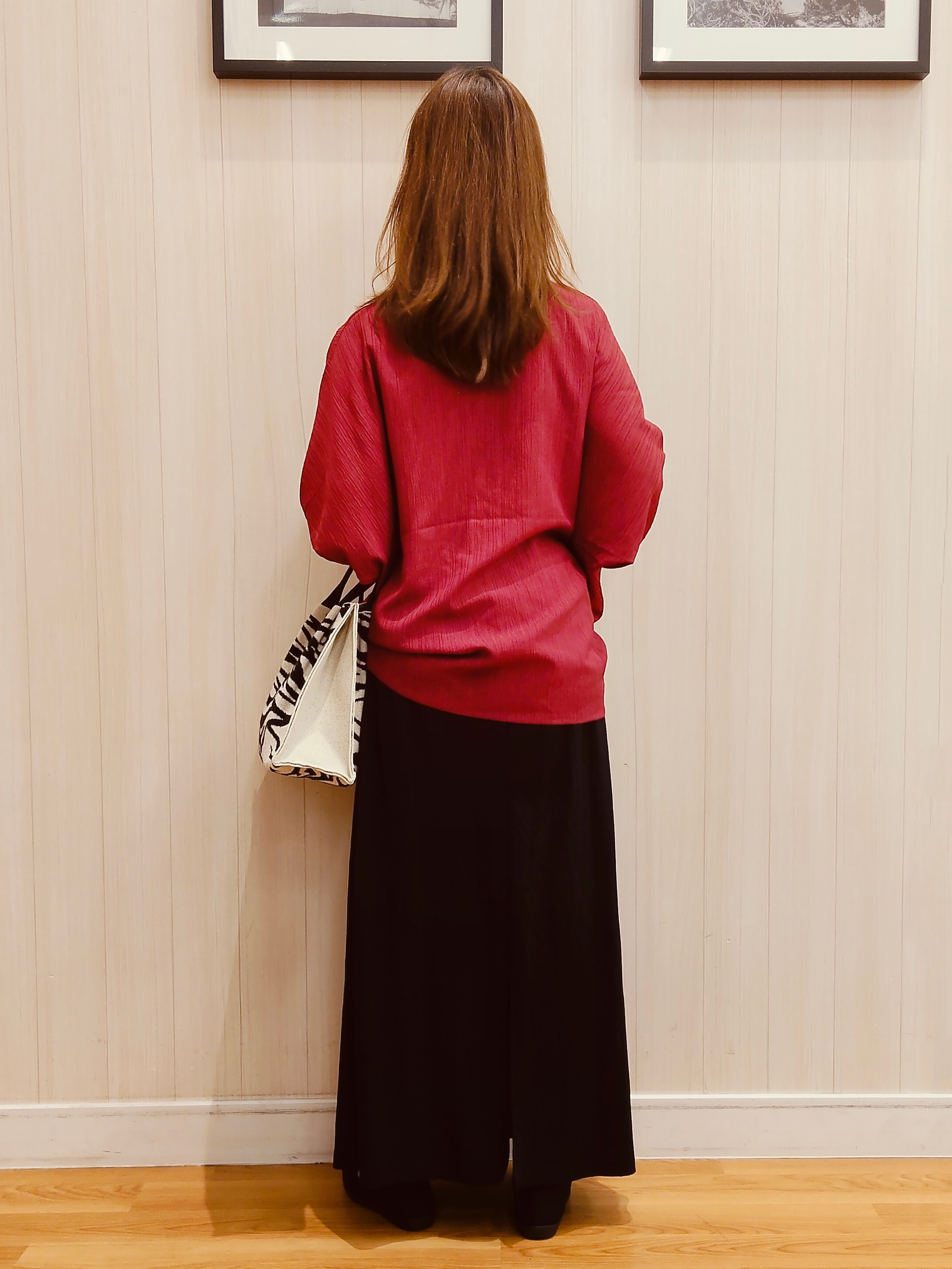 yseさんの「SHOO･LA･RUE｜【インせず着られる/洗濯後しわになりにくい】しぼしぼドルマンブラウス」を使ったコーディネート