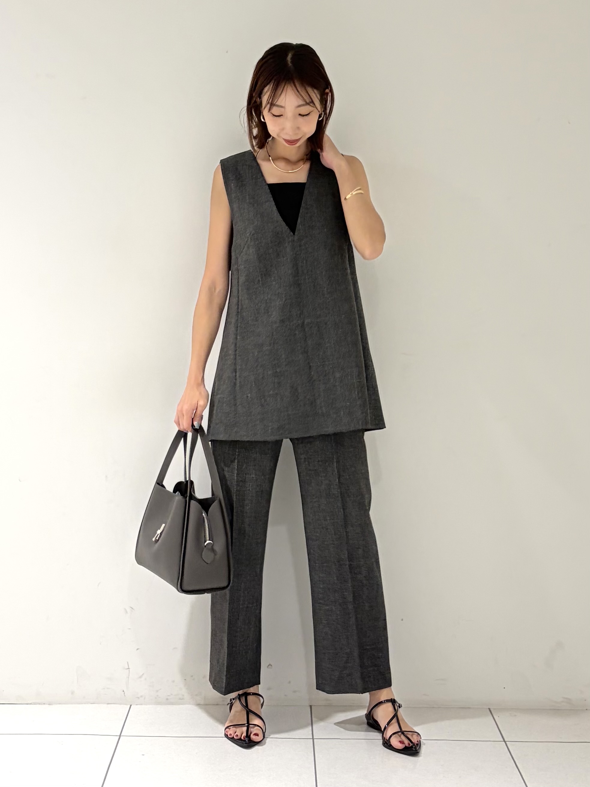 shioriさんの「INDIVI｜【UVケア／接触冷感】リネン風チェックストレートパンツ」を使ったコーディネート