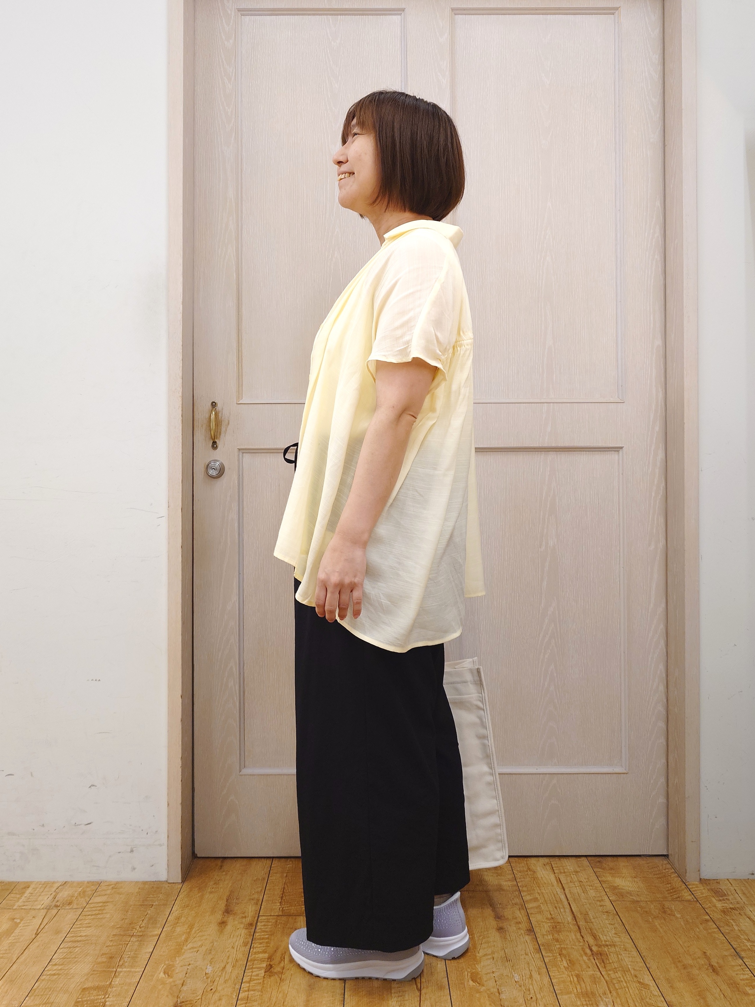 とろろさんの「SHOO･LA･RUE｜【ひんやり/UV】ほんのりシアーで上品な バックギャザーブラウス」を使ったコーディネート