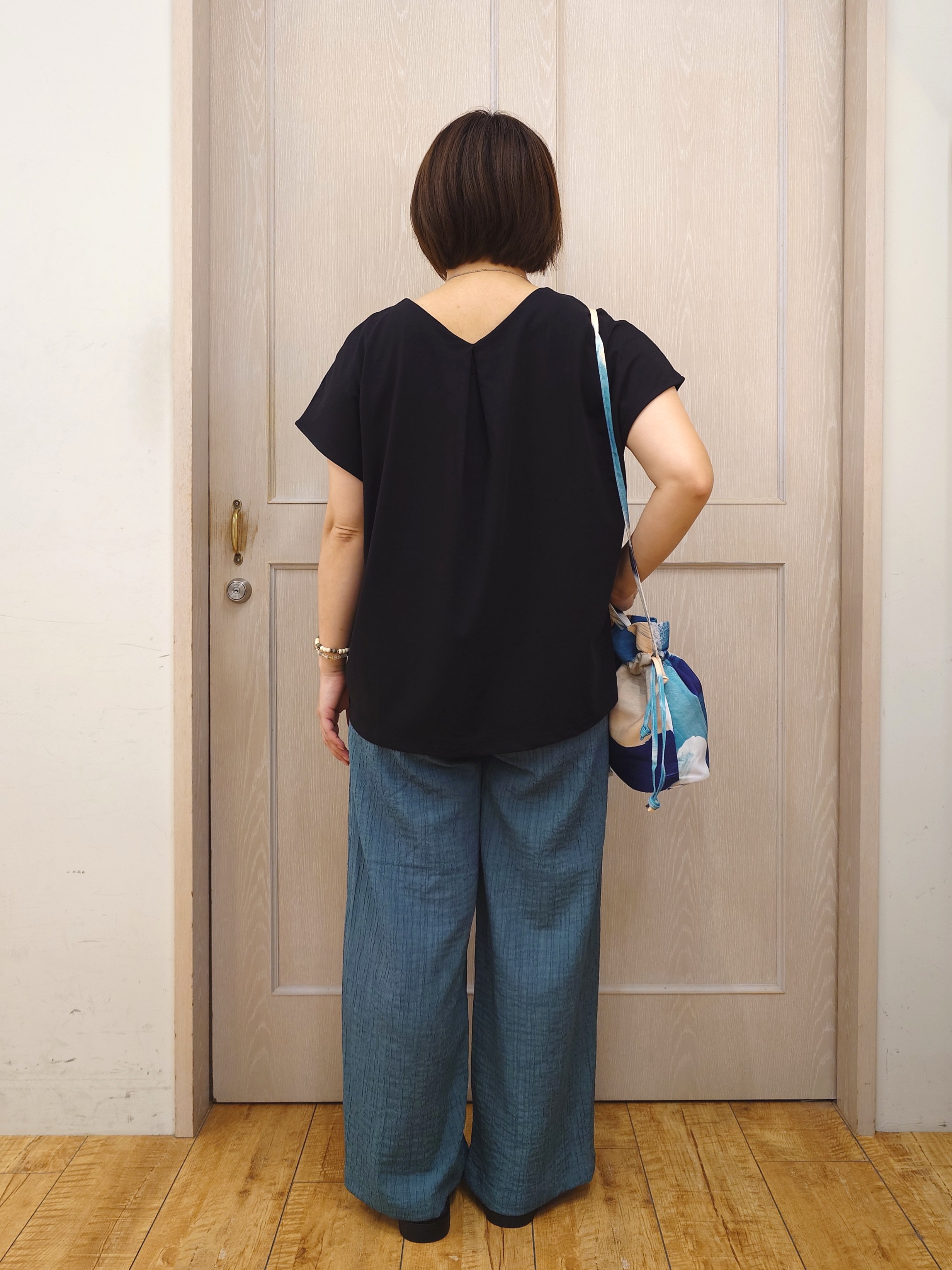 とろろさんの「SHOO･LA･RUE｜【ひんやり/前後2WAY/S-LL】楽に着られて好印象 やわらかトップス」を使ったコーディネート