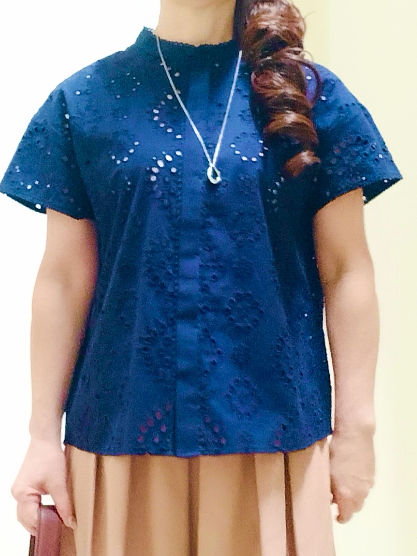 花さんの「Reflect｜【通勤◎】カットワーク刺繍レース シャツブラウス」を使ったコーディネート