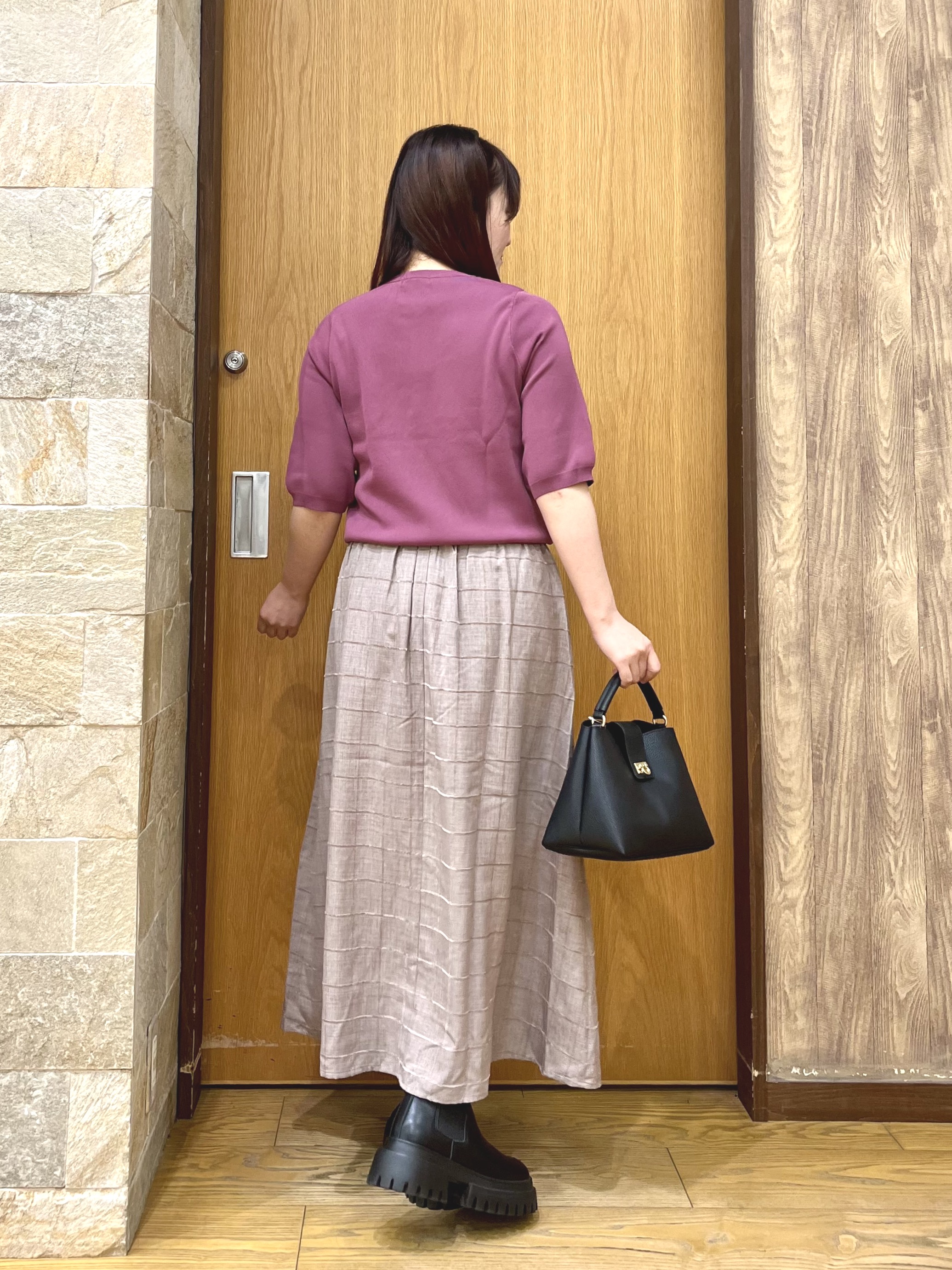ゆっきーさんの「SHOO･LA･RUE｜【ガンガン洗える/ひんやり/UV/毛玉になりにくい】上半身すっきり 二の腕見せない5分袖ニット」を使ったコーディネート