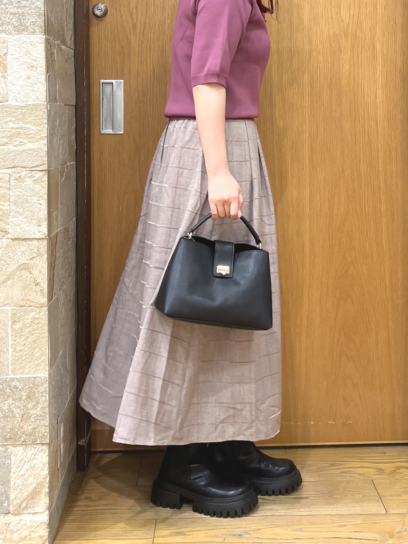ゆっきーさんの「SHOO･LA･RUE｜【ガンガン洗える/ひんやり/UV/毛玉になりにくい】上半身すっきり 二の腕見せない5分袖ニット」を使ったコーディネート