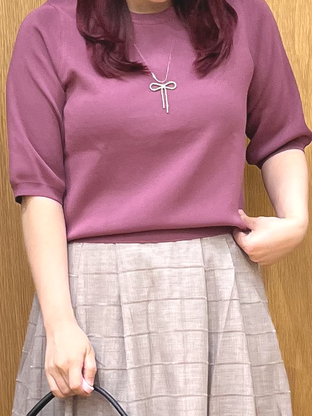 ゆっきーさんの「SHOO･LA･RUE｜【ガンガン洗える/ひんやり/UV/毛玉になりにくい】上半身すっきり 二の腕見せない5分袖ニット」を使ったコーディネート