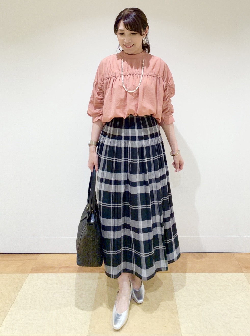 ayaさんの「Reflect｜【手洗い可】プチハイネック ギャザーブラウス」を使ったコーディネート