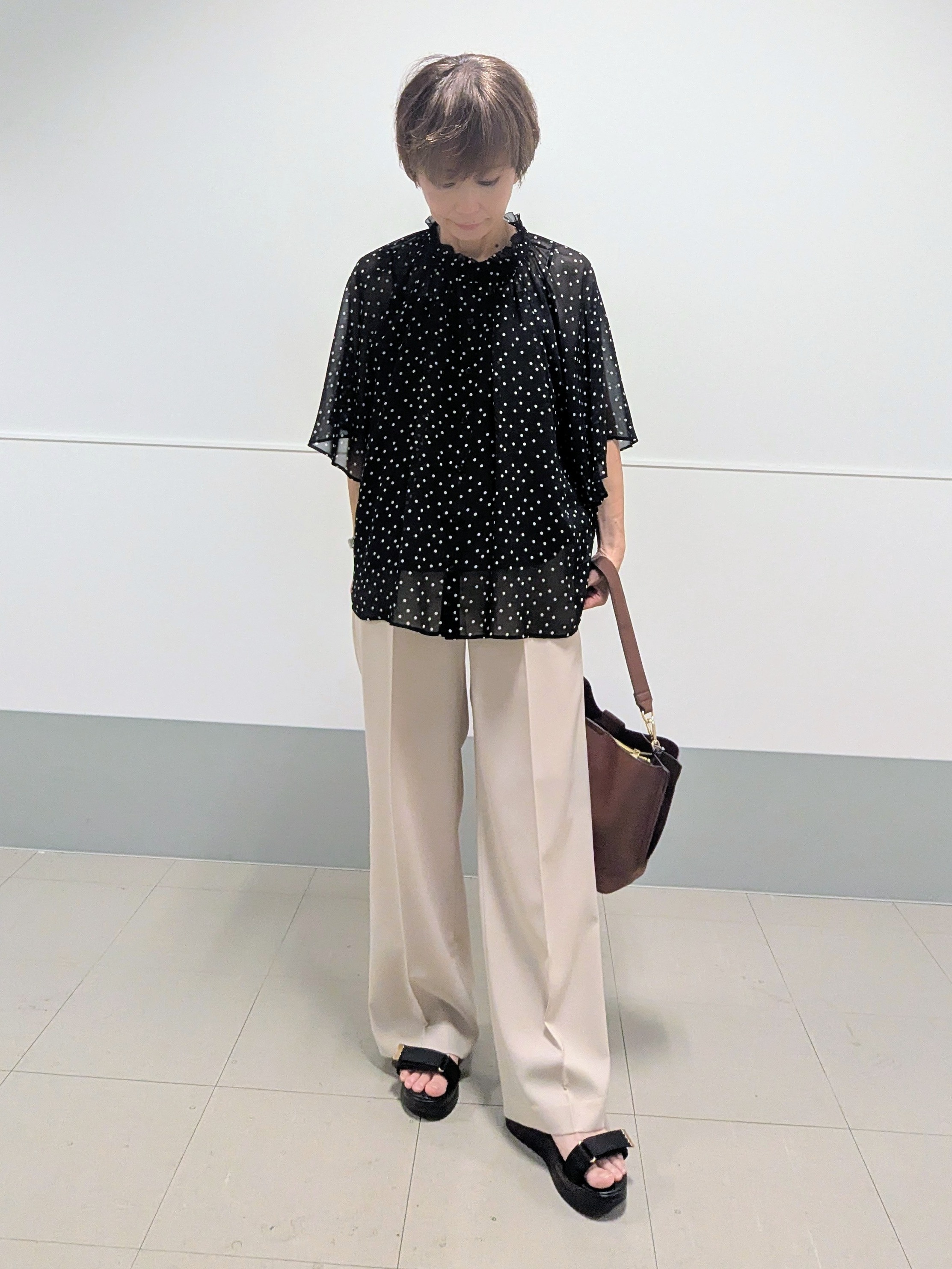 nishiさんの「Reflect｜【セットアップ／手洗い可】ドット柄シアーブラウス」を使ったコーディネート