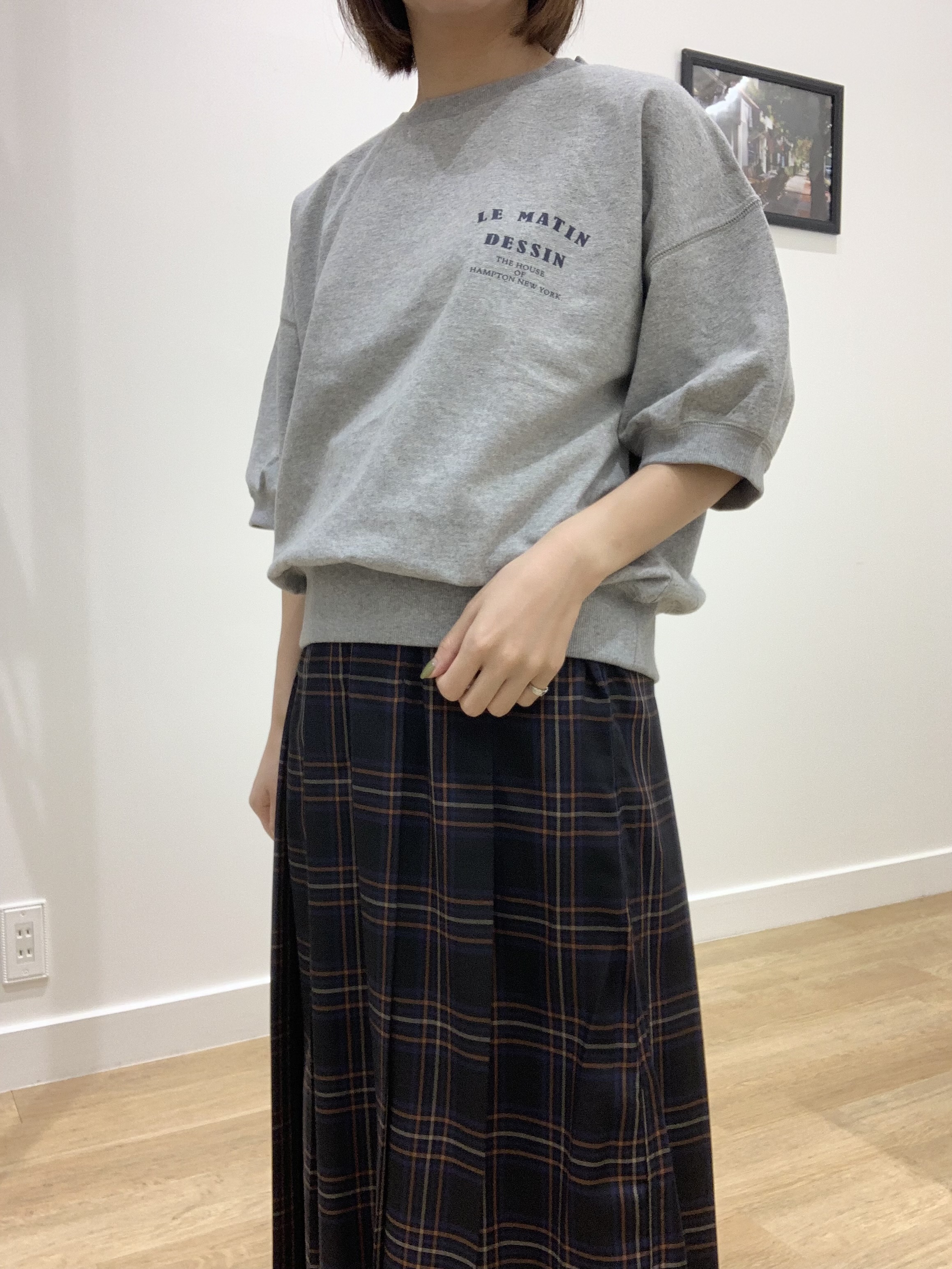 IMARIさんの「Dessin｜ハーフスリーブロゴプルオーバー」を使ったコーディネート