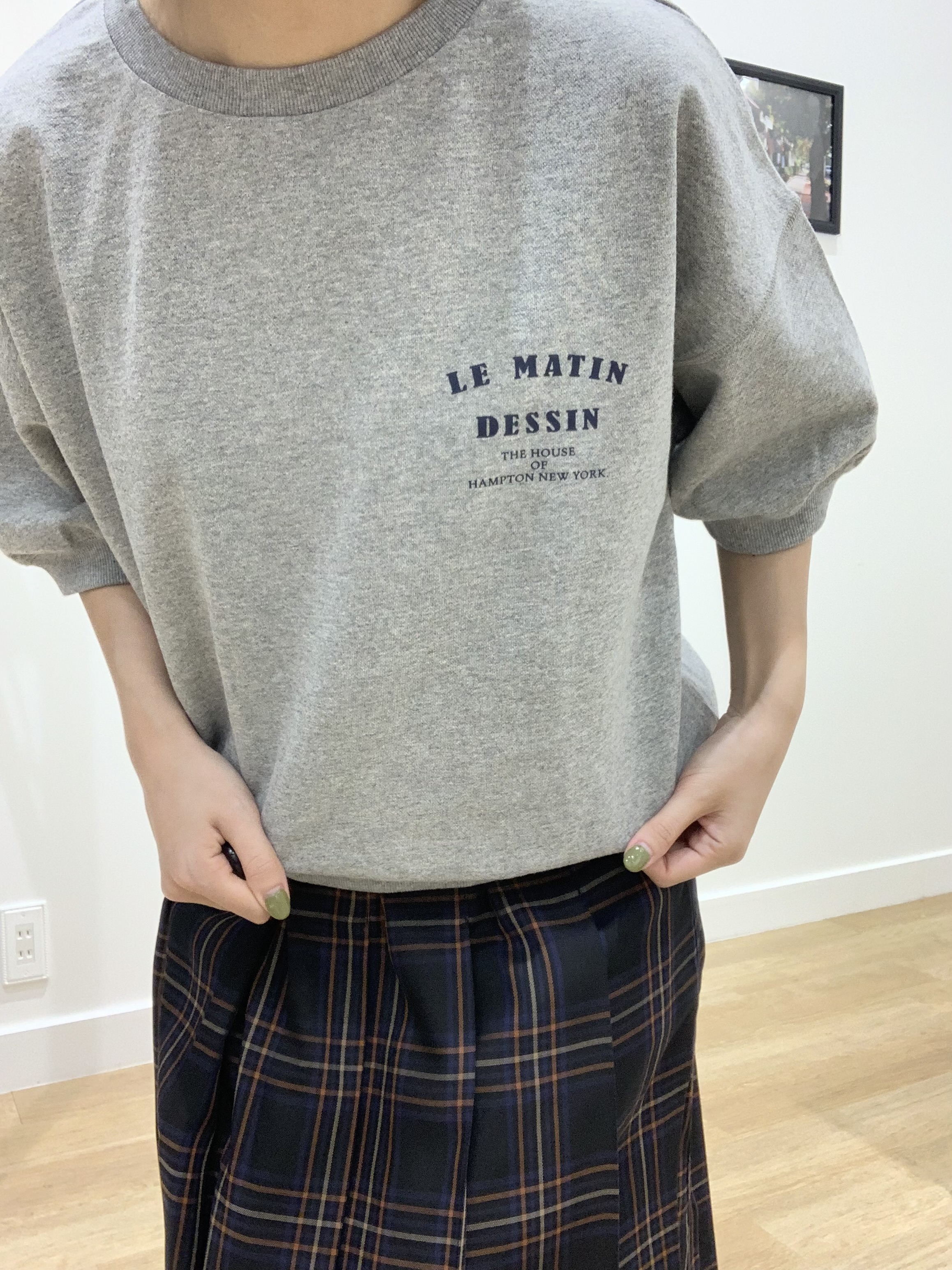 IMARIさんの「Dessin｜ハーフスリーブロゴプルオーバー」を使ったコーディネート