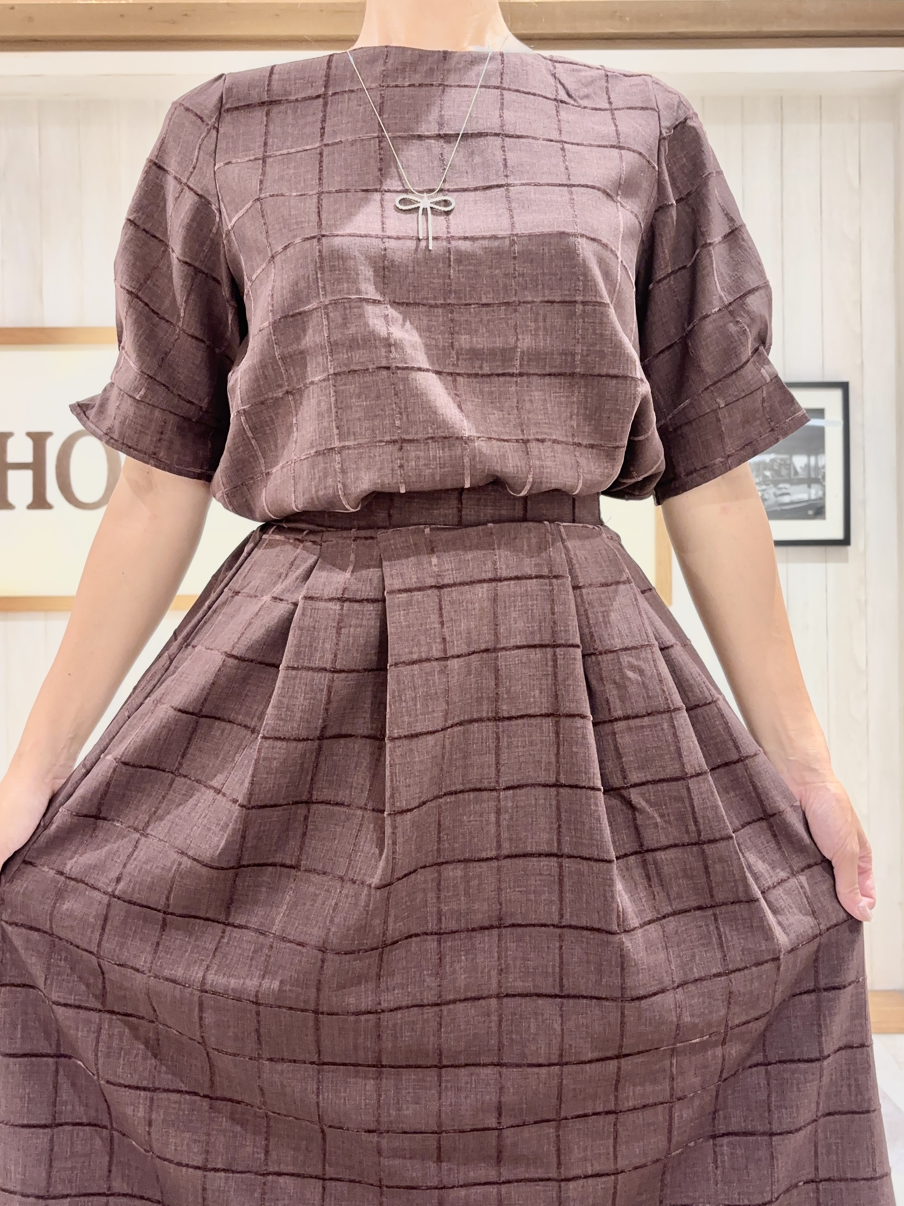 みきぽんさんの「SHOO･LA･RUE｜【セットアップ可/S-LL】モールチェックで上品に タックスリーブ ブラウス」を使ったコーディネート