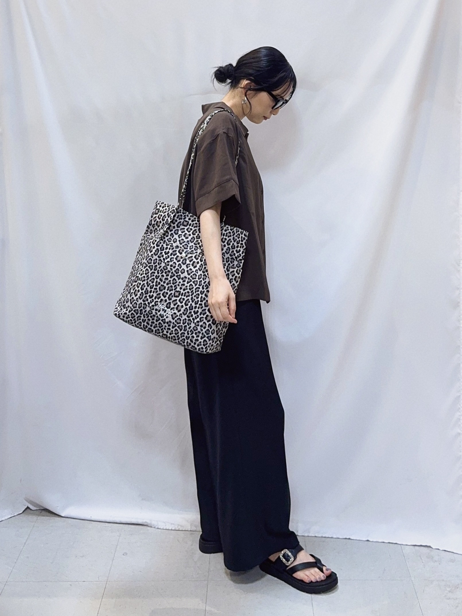 𝐇𝐢𝐫𝐨𝐦𝐢さんの「SHOO･LA･RUE｜【通気性〇/ひんやり/S-LL】洗濯後しわになりにくい とろみストライプシャツ」を使ったコーディネート
