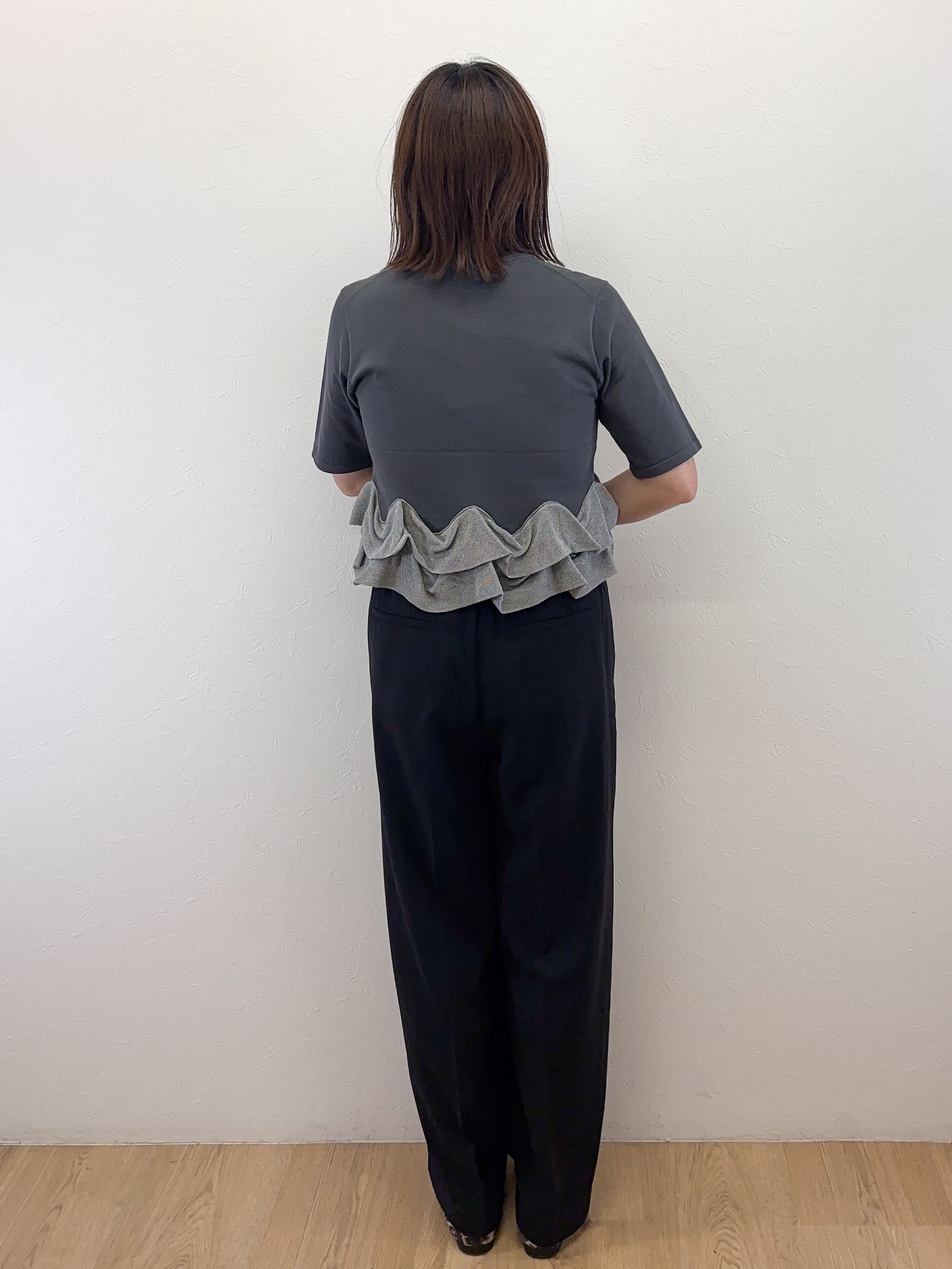 Takeさんの「OPAQUE.CLIP｜【UVケア／遮熱性】裾フリルヘンリーネックニット《抗ピル／洗濯機OK》」を使ったコーディネート