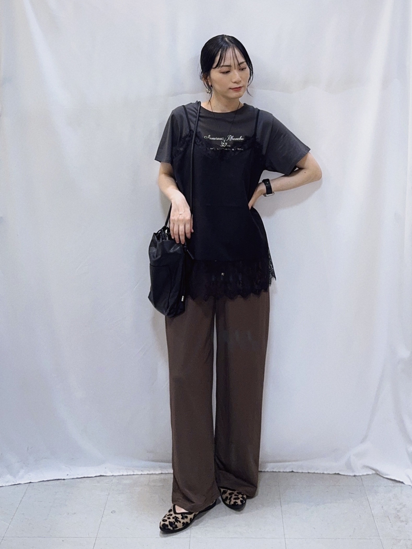 𝐇𝐢𝐫𝐨𝐦𝐢さんの「SHOO･LA･RUE｜【洗濯機可/S-LL】体型カバーしながらこなれ見え。レース付きキャミソール」を使ったコーディネート