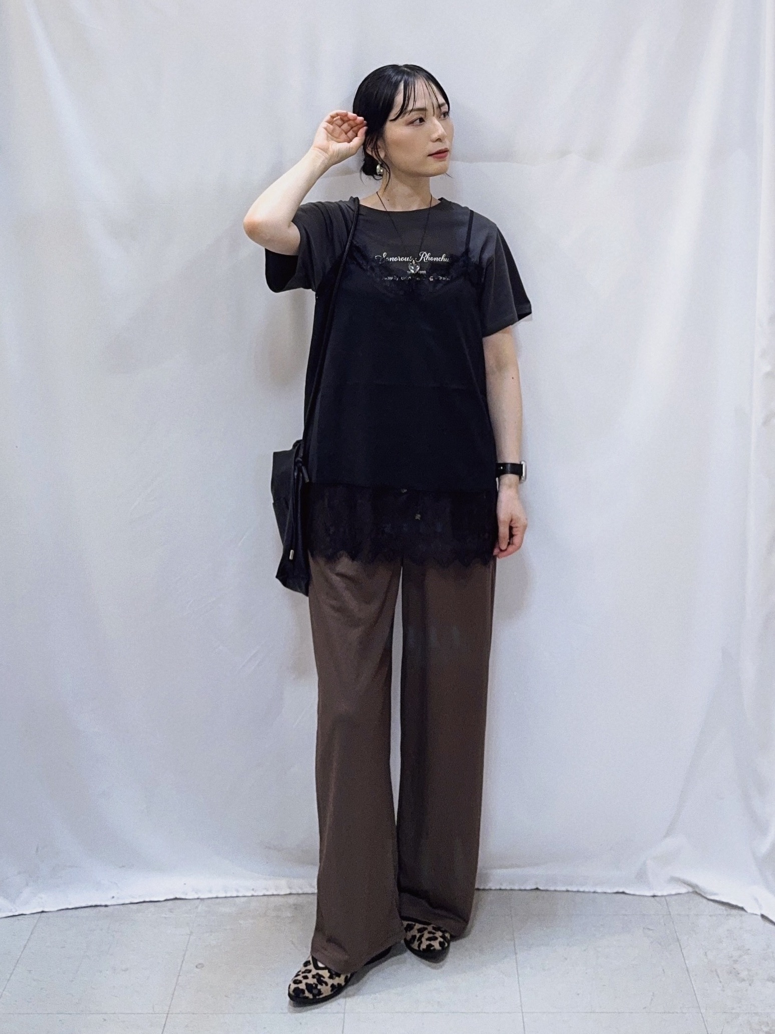 𝐇𝐢𝐫𝐨𝐦𝐢さんの「SHOO･LA･RUE｜【洗濯機可/S-LL】体型カバーしながらこなれ見え。レース付きキャミソール」を使ったコーディネート
