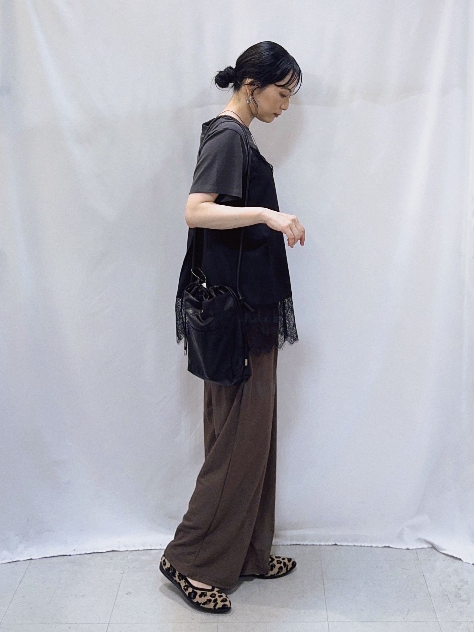 𝐇𝐢𝐫𝐨𝐦𝐢さんの「SHOO･LA･RUE｜【洗濯機可/S-LL】体型カバーしながらこなれ見え。レース付きキャミソール」を使ったコーディネート