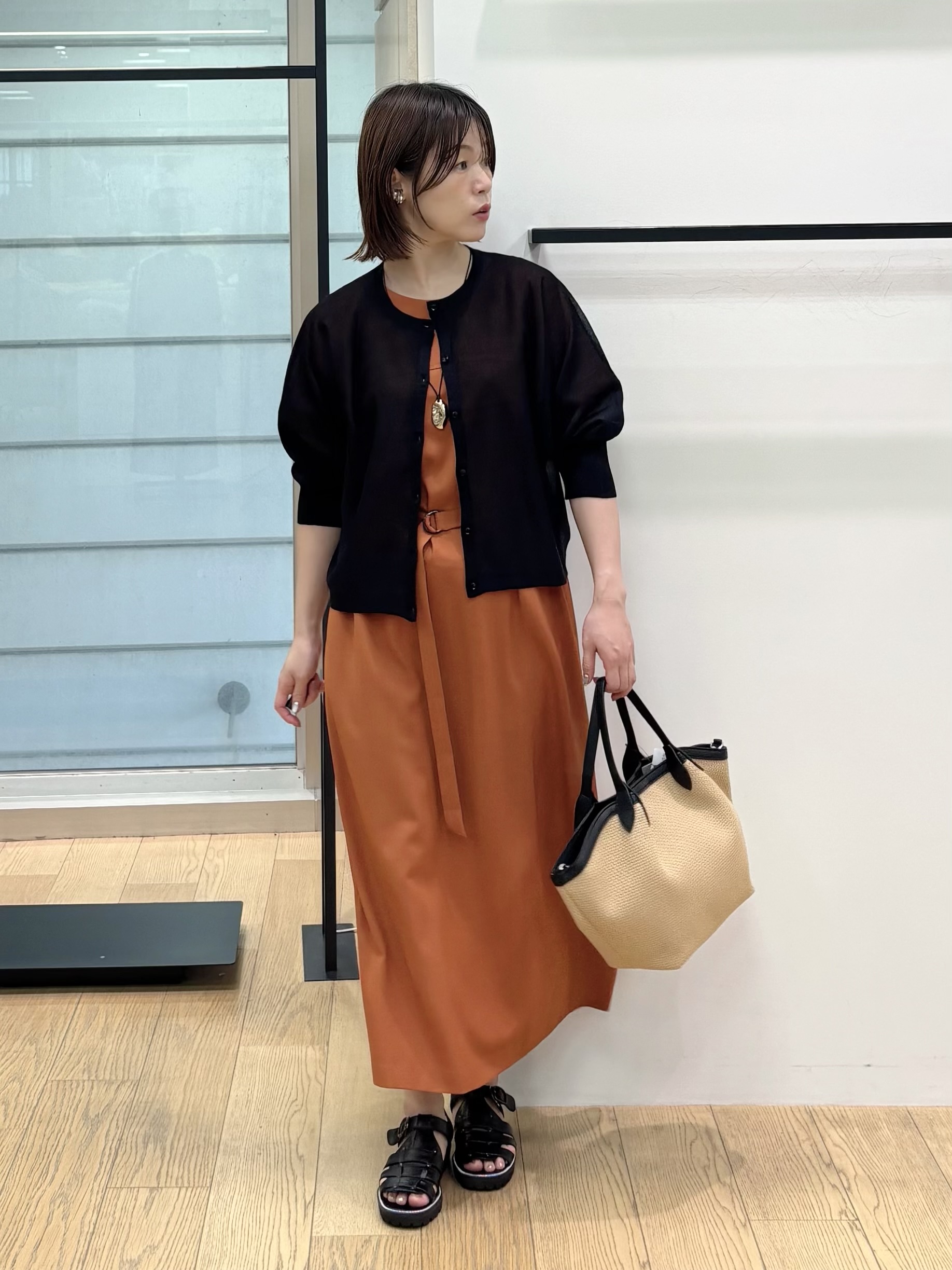 asamiさんの「INDIVI｜【華奢見え】ベルト付きナローワンピース」を使ったコーディネート