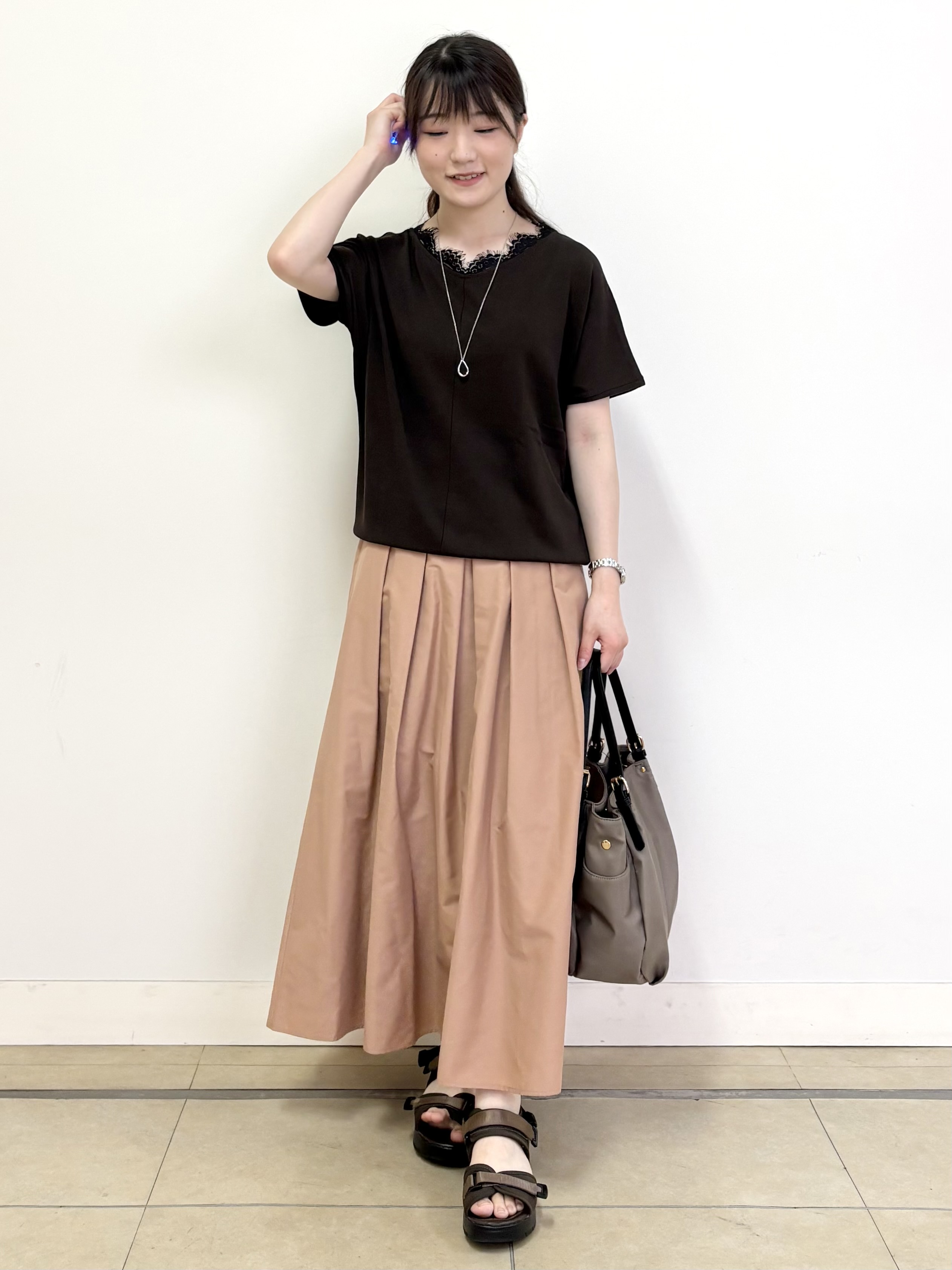 mikiさんの「Reflect｜【二の腕カバー／手洗い可】ネックレース フレンチスリーブニット」を使ったコーディネート