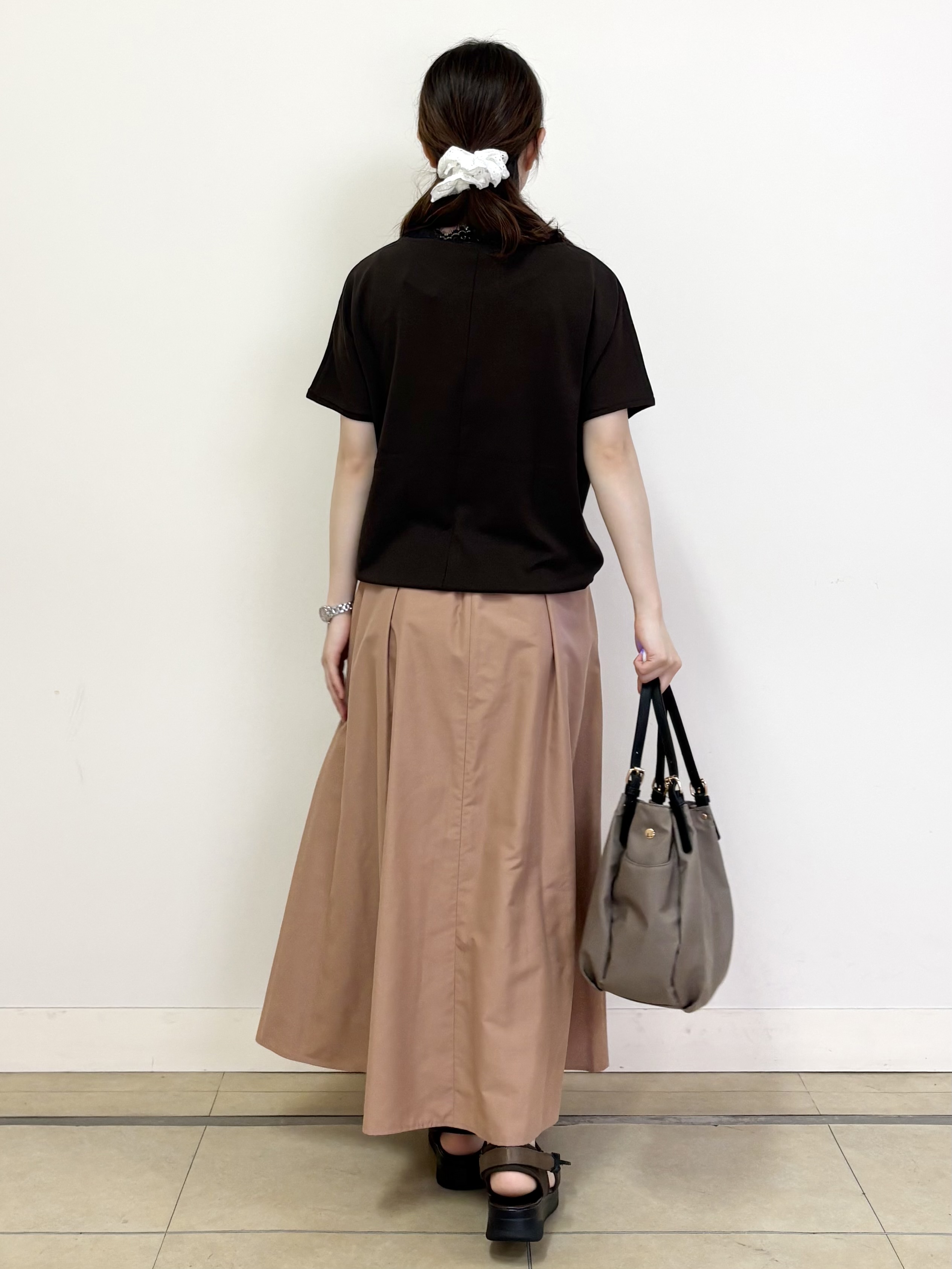 mikiさんの「Reflect｜【二の腕カバー／手洗い可】ネックレース フレンチスリーブニット」を使ったコーディネート