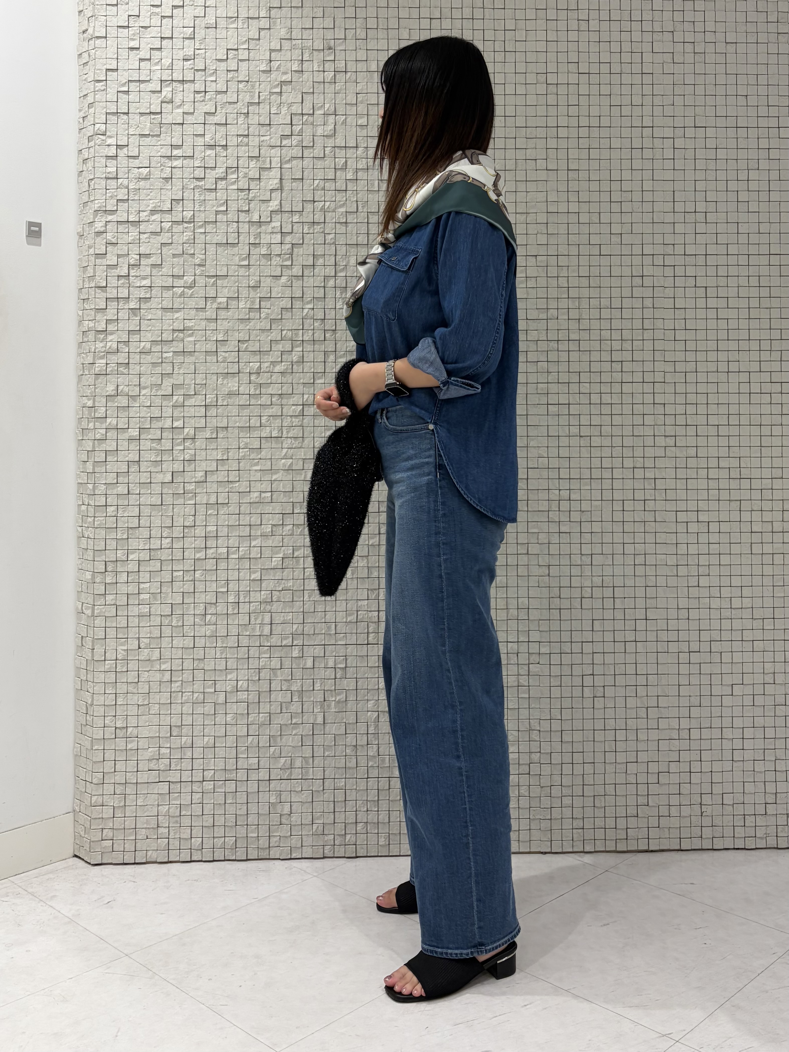 koharuさんの「INDIVI｜【洗える／体型カバー】ライトデニム ワークシャツ」を使ったコーディネート